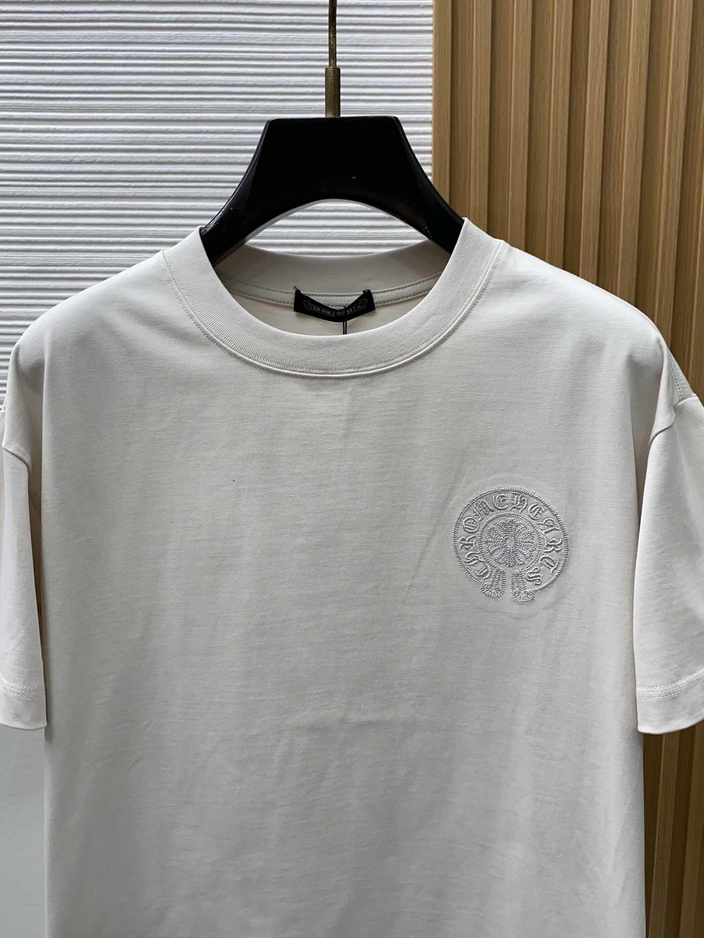 克罗心 2026新款AW新品，时尚微阔短袖 专柜同步有售，定制长绒棉面料，工艺极度复杂，视觉相当雅致时髦