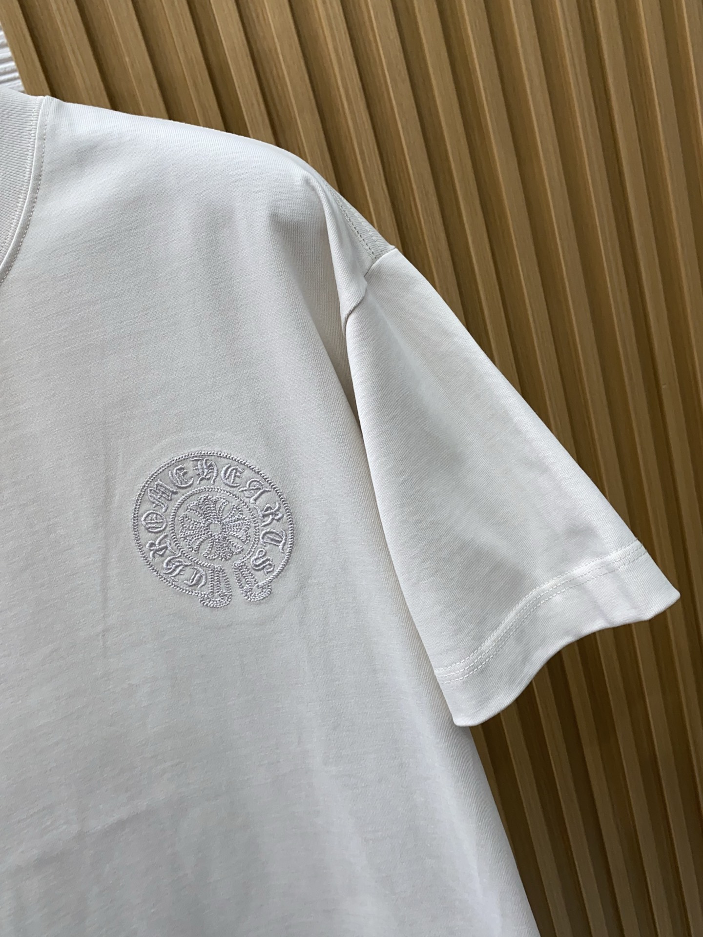 克罗心 2026新款AW新品，时尚微阔短袖 专柜同步有售，定制长绒棉面料，工艺极度复杂，视觉相当雅致时髦