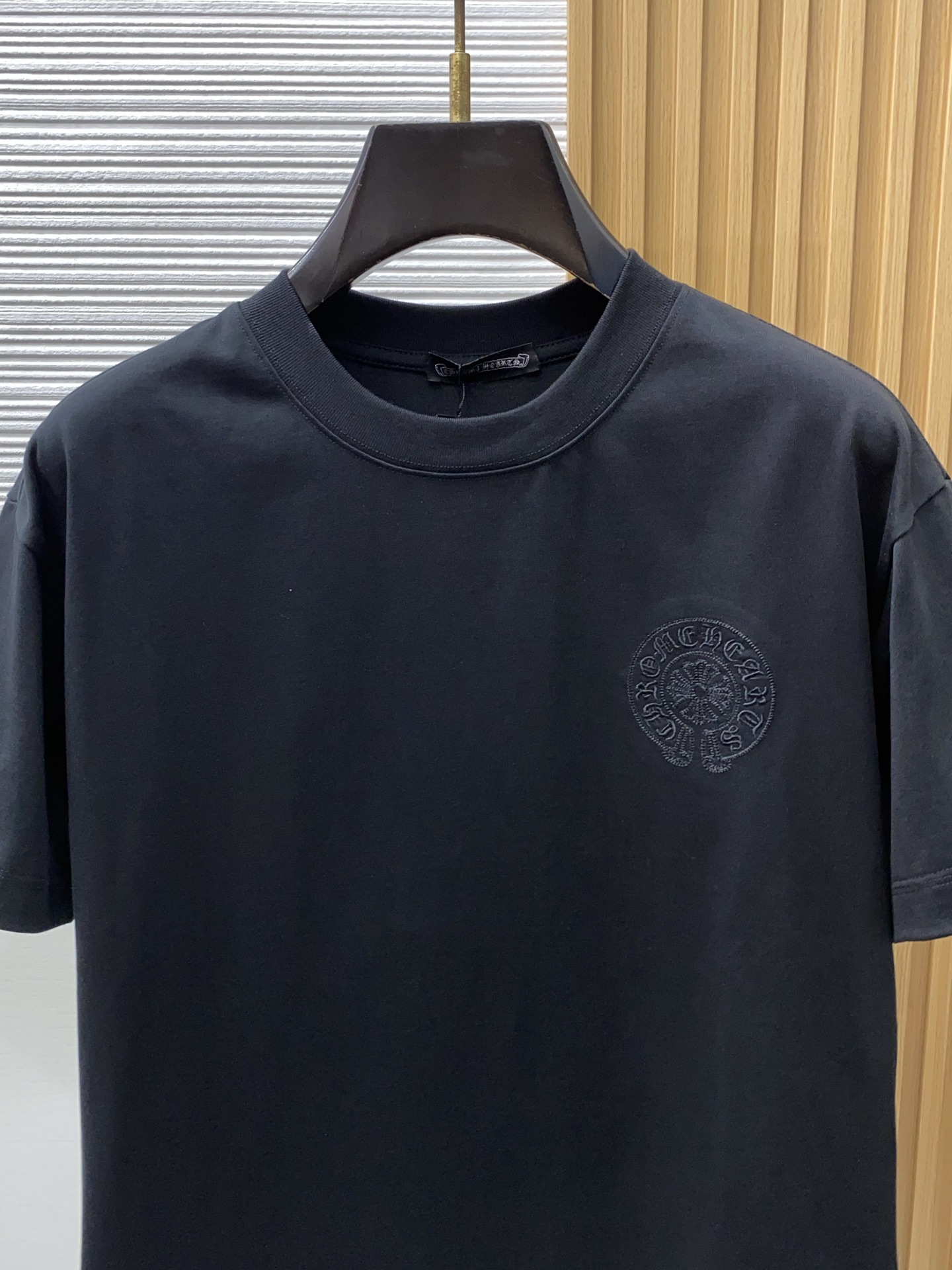 克罗心 2026新款AW新品，时尚微阔短袖 专柜同步有售，定制长绒棉面料，工艺极度复杂，视觉相当雅致时髦