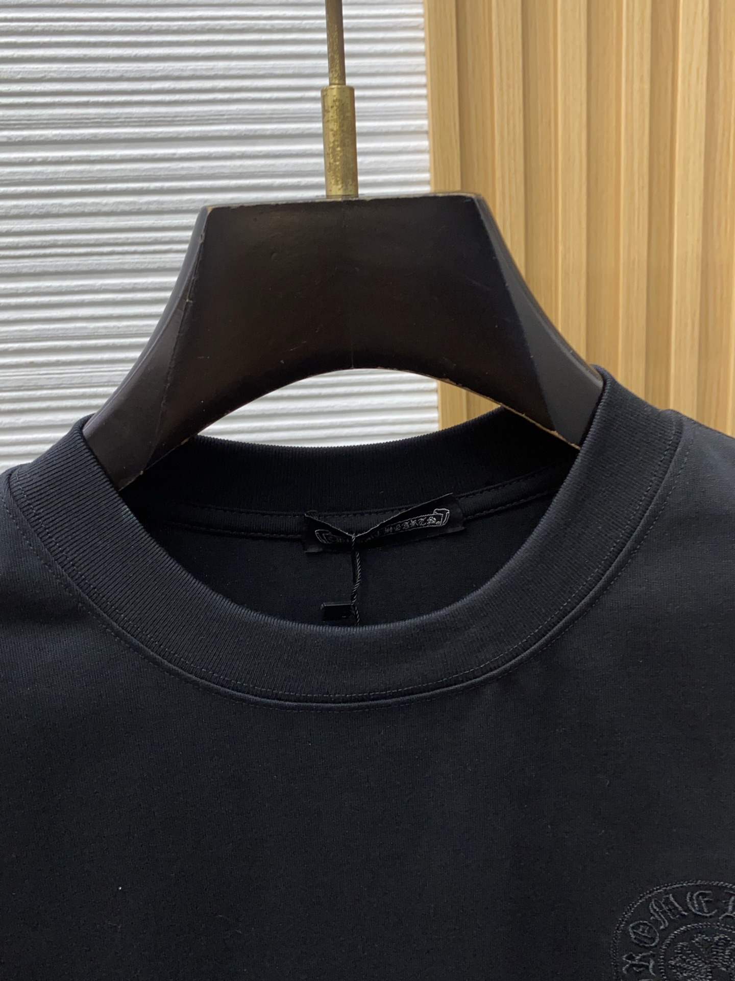 克罗心 2026新款AW新品，时尚微阔短袖 专柜同步有售，定制长绒棉面料，工艺极度复杂，视觉相当雅致时髦