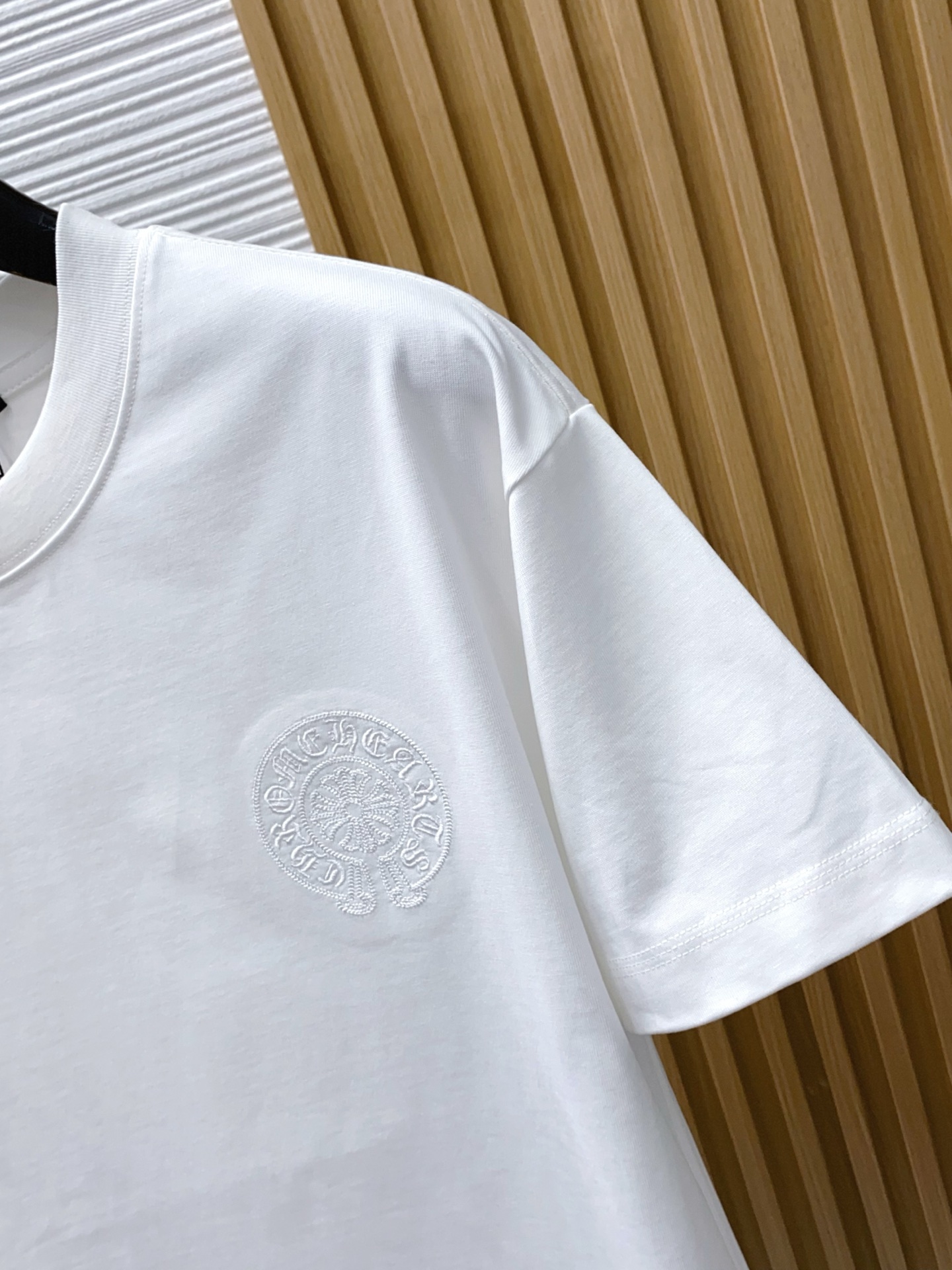 克罗心 2026新款AW新品，时尚微阔短袖 专柜同步有售，定制长绒棉面料，工艺极度复杂，视觉相当雅致时髦