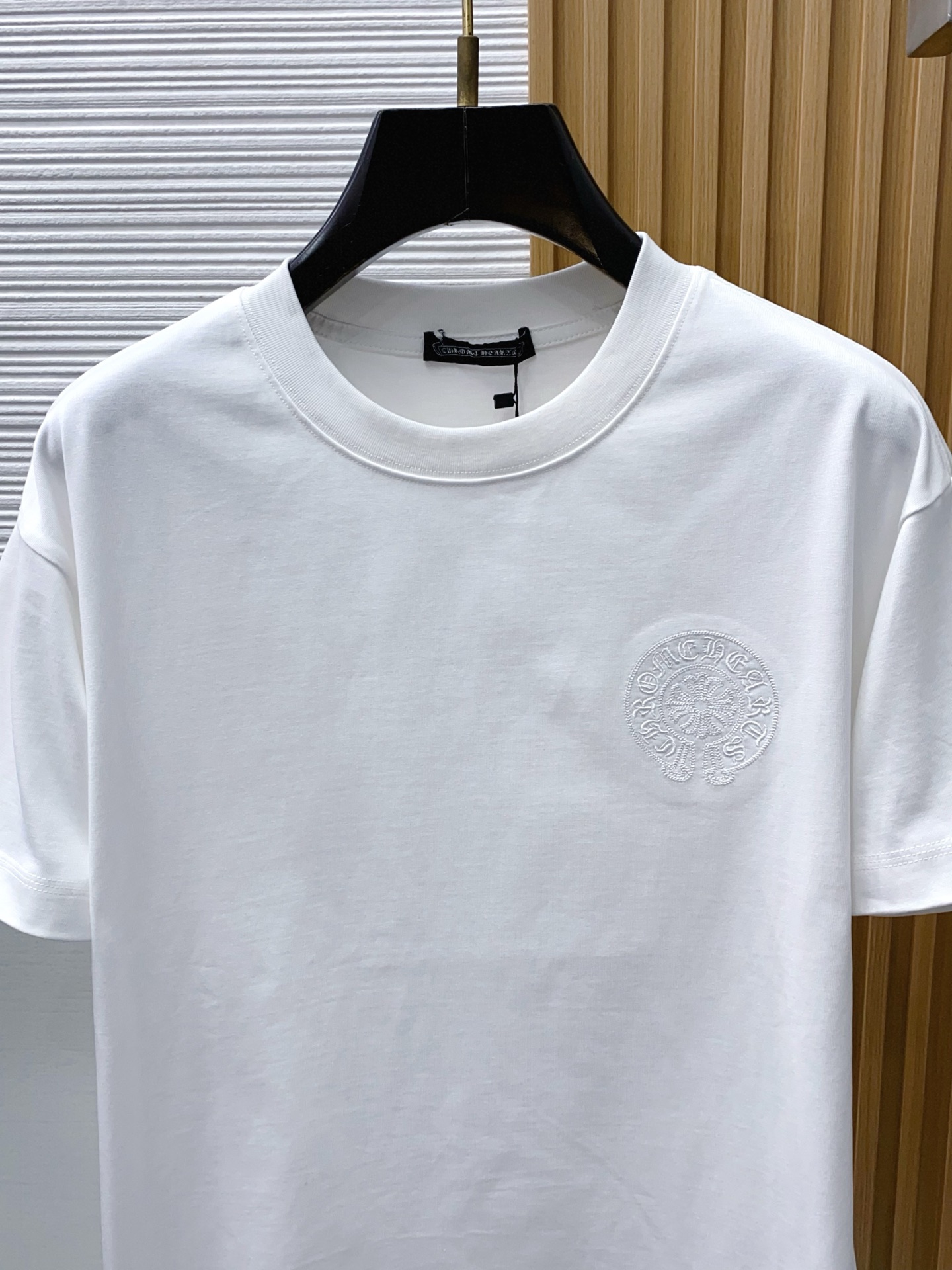 克罗心 2026新款AW新品，时尚微阔短袖 专柜同步有售，定制长绒棉面料，工艺极度复杂，视觉相当雅致时髦