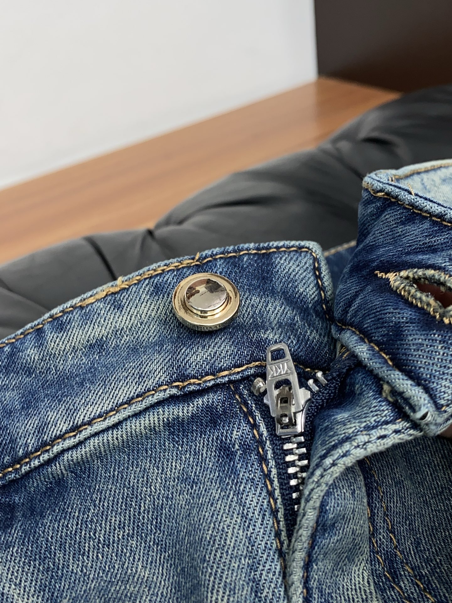 普拉达 高端定制、2026早春最新款牛仔裤 柜台同步发售 原版定制复刻 客供五金辅料 原单品质 进口牛仔