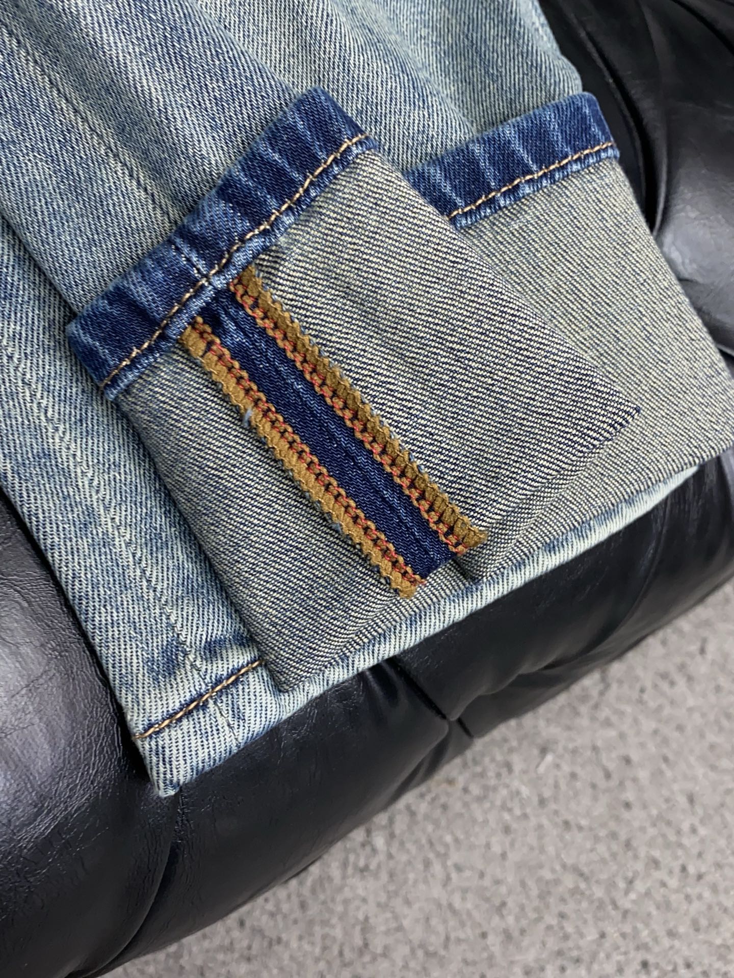 普拉达 高端定制、2026早春最新款牛仔裤 柜台同步发售 原版定制复刻 客供五金辅料 原单品质 进口牛仔