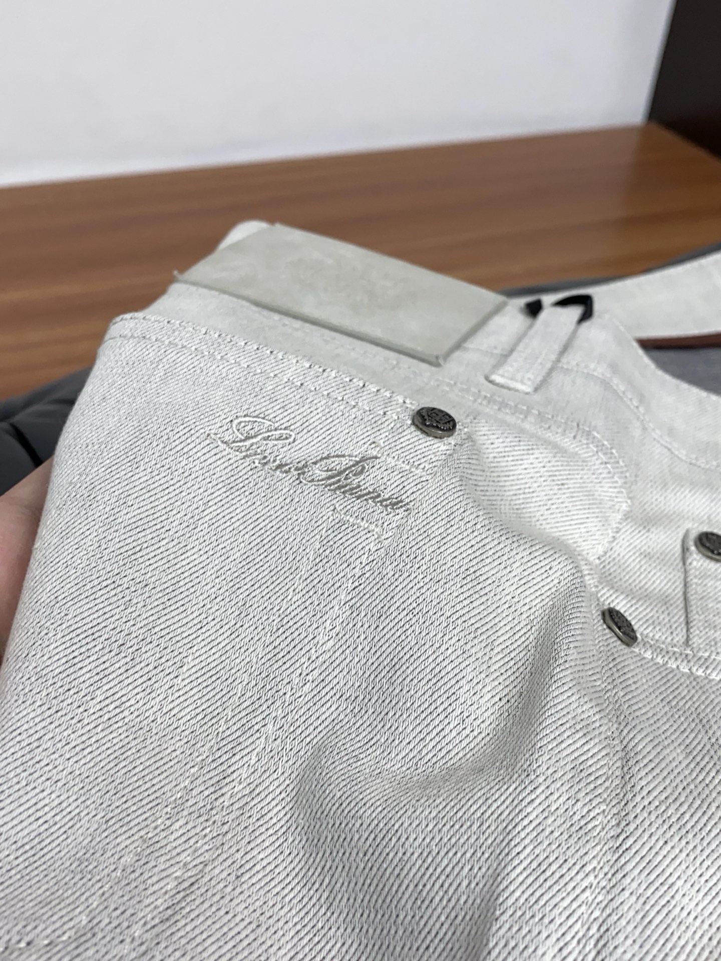 Loro Piana 诺悠翩雅 高端定制、2026早春最新款牛仔裤 柜台同步发售 原版定制复刻 客供五金