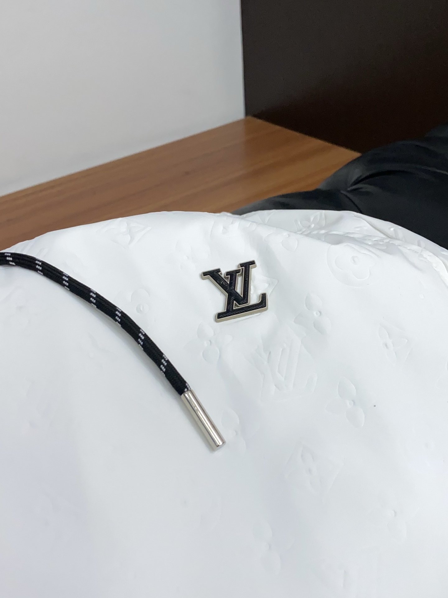 1v路易威登 春夏新款休闲短裤 品牌经典系列面料 速干原版设计 舒适度极好，手触感强烈。原版品牌logo