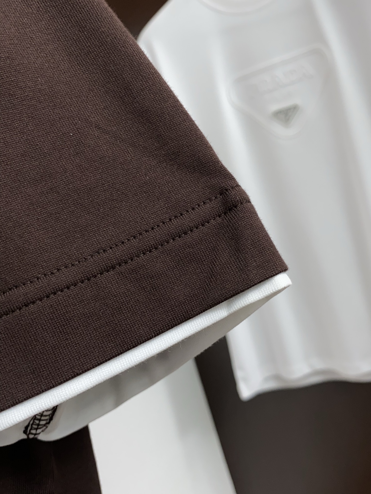 普拉达 26ss春夏新款顶级短袖 专柜同步高端主线系列，高品控老钱们的挚爱 经典调性的短袖，延续一贯地低