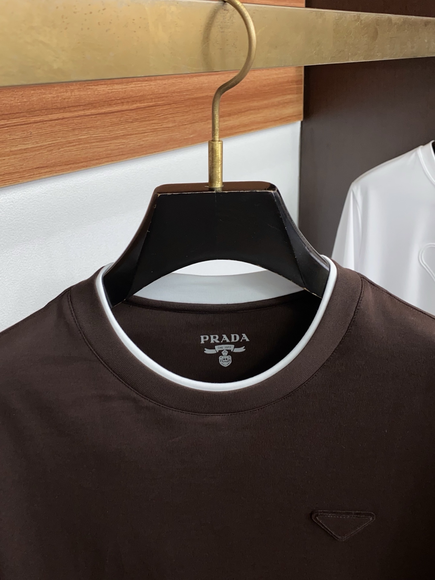 普拉达 26ss春夏新款顶级短袖 专柜同步高端主线系列，高品控老钱们的挚爱 经典调性的短袖，延续一贯地低