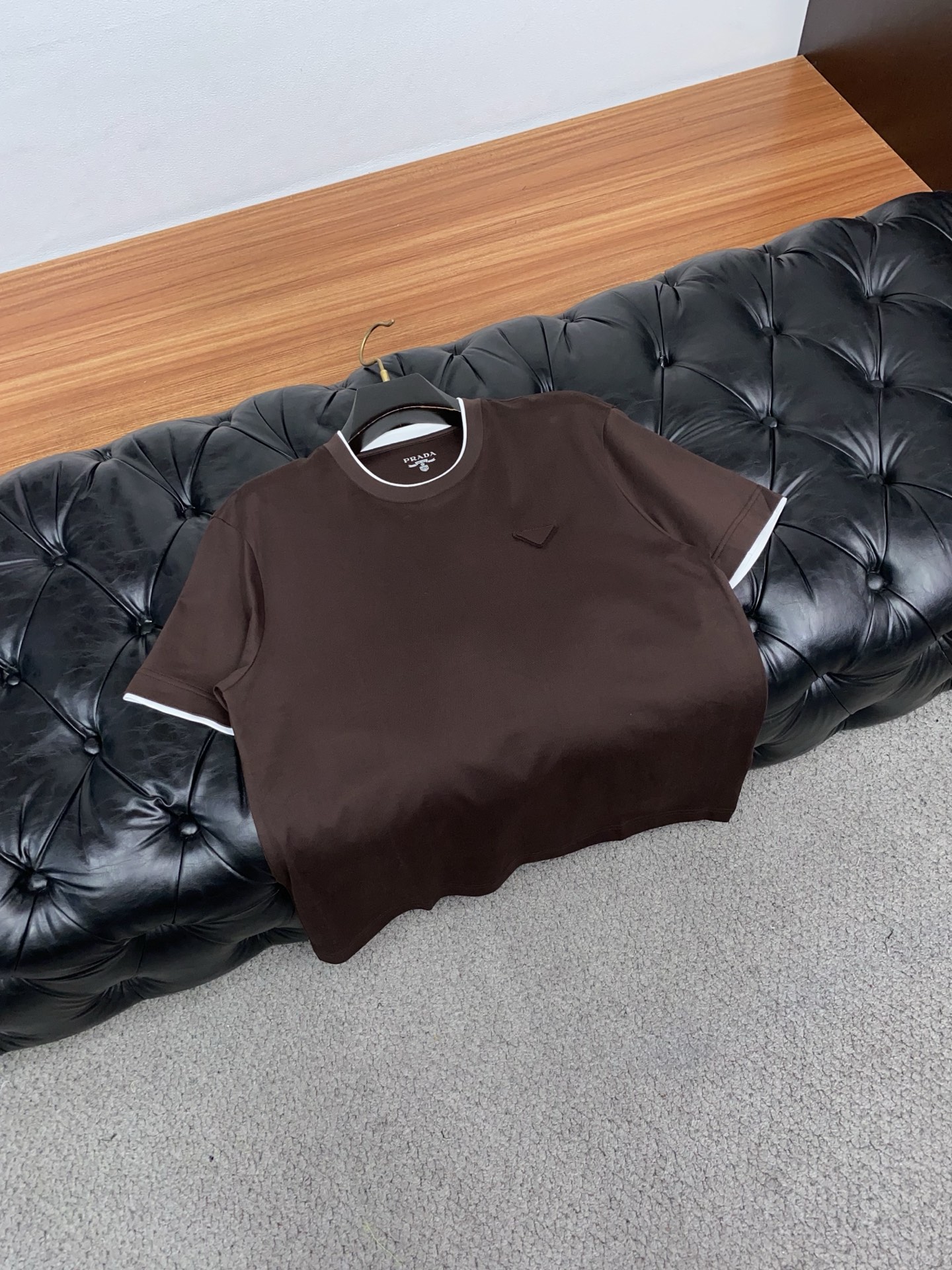 普拉达 26ss春夏新款顶级短袖 专柜同步高端主线系列，高品控老钱们的挚爱 经典调性的短袖，延续一贯地低