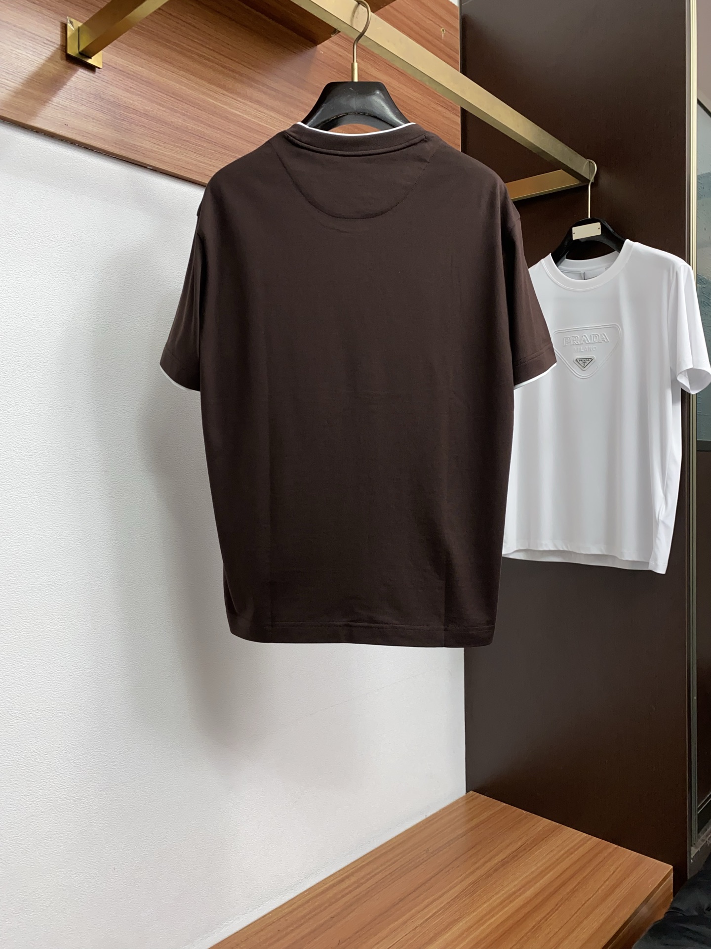 普拉达 26ss春夏新款顶级短袖 专柜同步高端主线系列，高品控老钱们的挚爱 经典调性的短袖，延续一贯地低