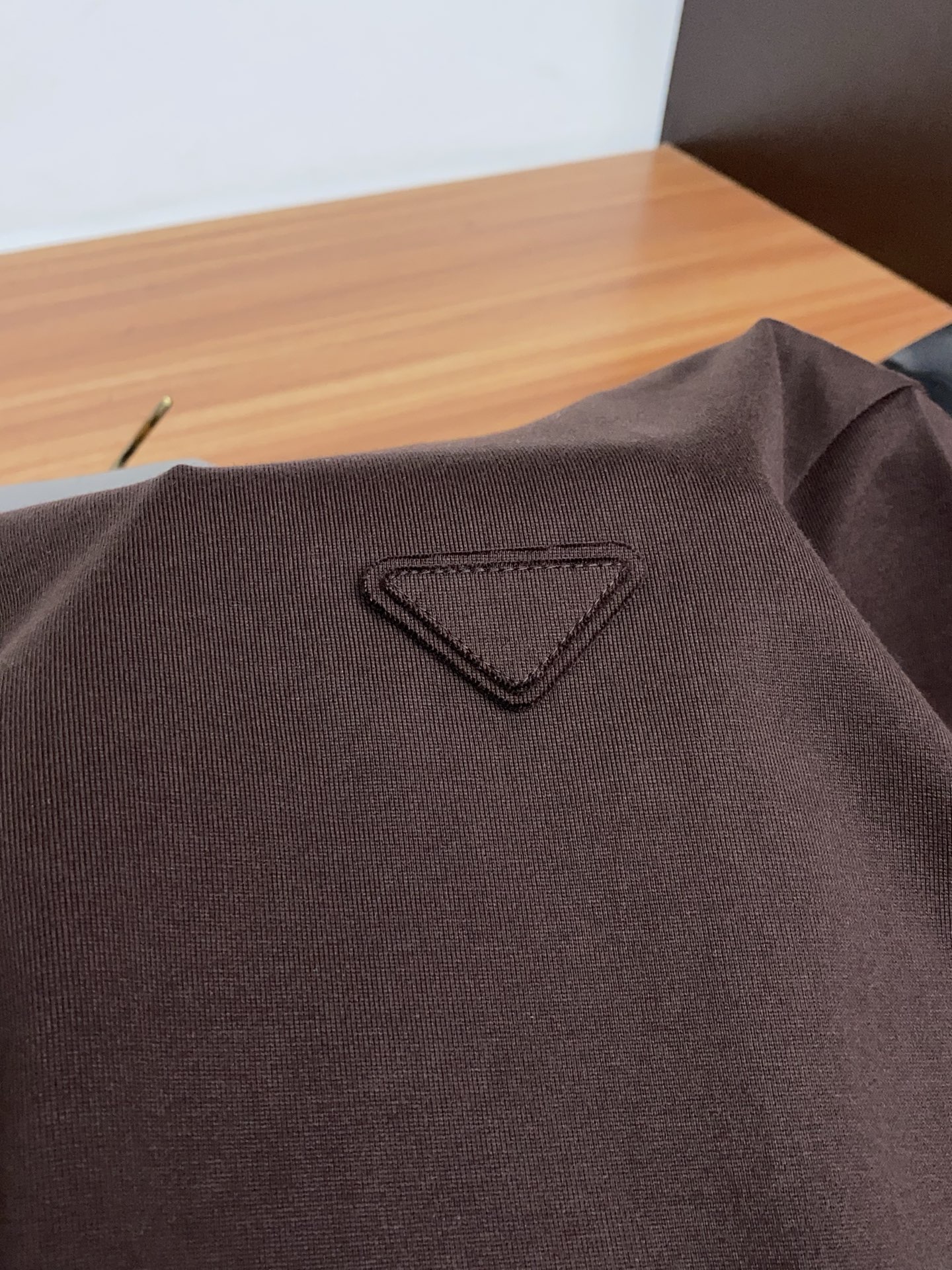 普拉达 26ss春夏新款顶级短袖 专柜同步高端主线系列，高品控老钱们的挚爱 经典调性的短袖，延续一贯地低