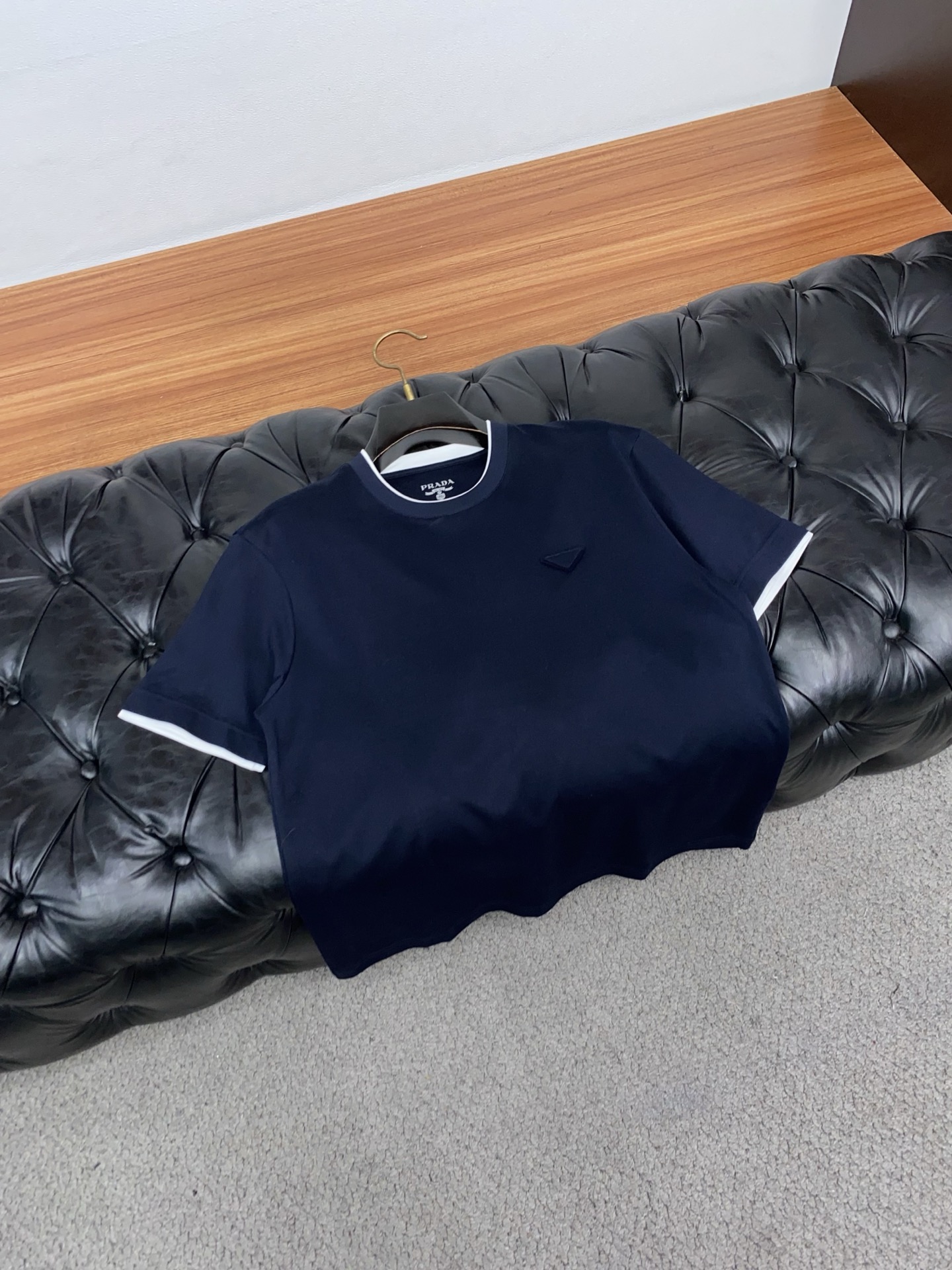 普拉达 26ss春夏新款顶级短袖 专柜同步高端主线系列，高品控老钱们的挚爱 经典调性的短袖，延续一贯地低