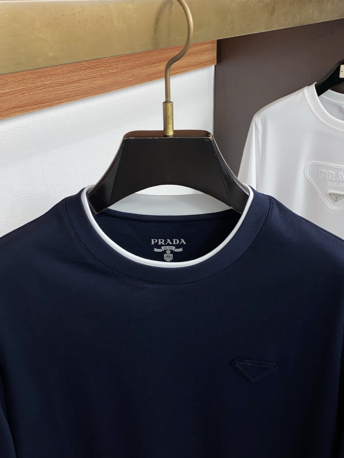 普拉达 26ss春夏新款顶级短袖 专柜同步高端主线系列，高品控老钱们的挚爱 经典调性的短袖，延续一贯地低