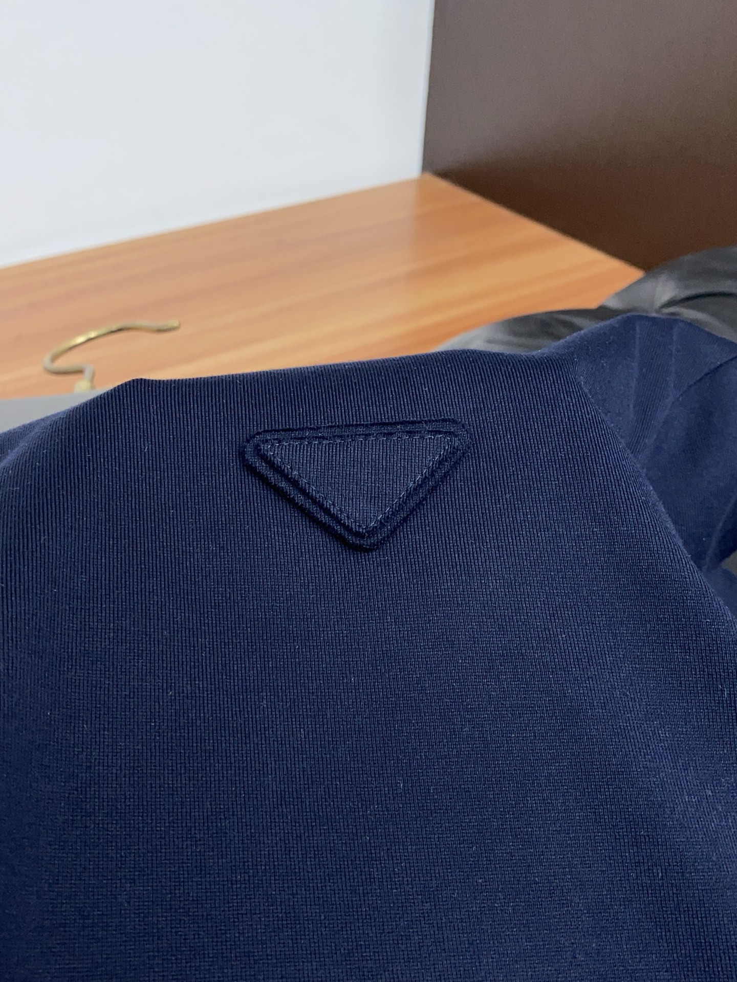 普拉达 26ss春夏新款顶级短袖 专柜同步高端主线系列，高品控老钱们的挚爱 经典调性的短袖，延续一贯地低