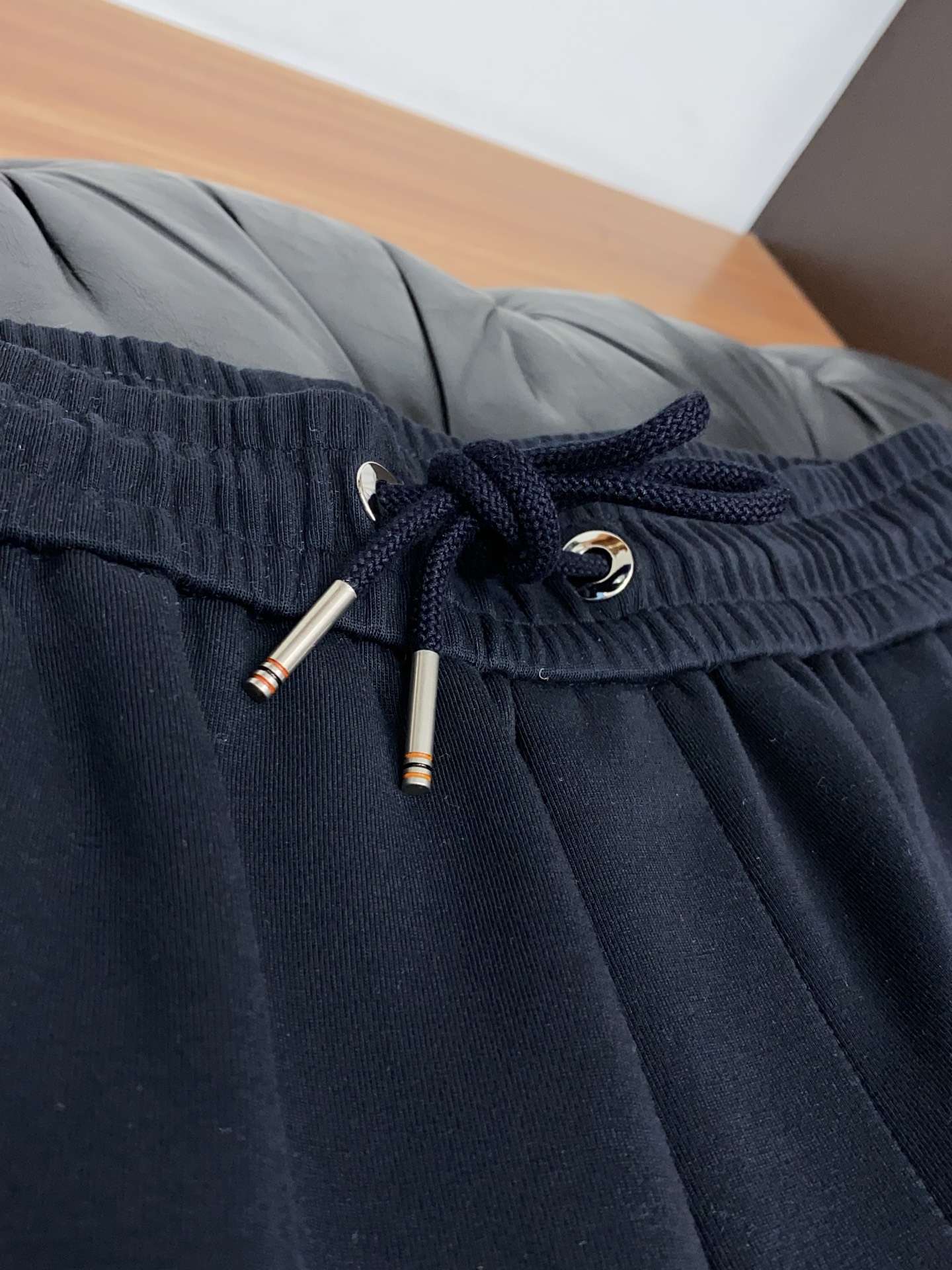 TB 春夏新款休闲短裤 品牌经典系列纯棉面料 舒适度极好，手触感强烈。原版品牌织带装饰 辨识度极高 定制