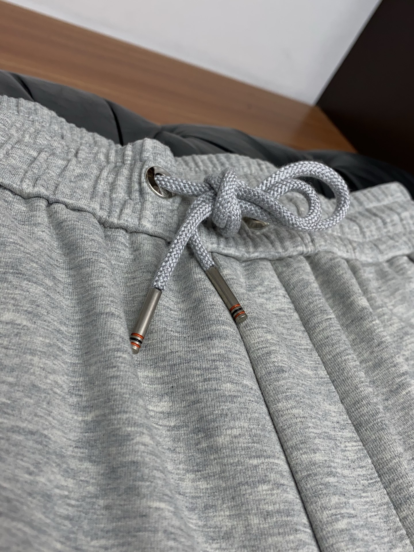 TB 春夏新款休闲短裤 品牌经典系列纯棉面料 舒适度极好，手触感强烈。原版品牌织带装饰 辨识度极高 定制