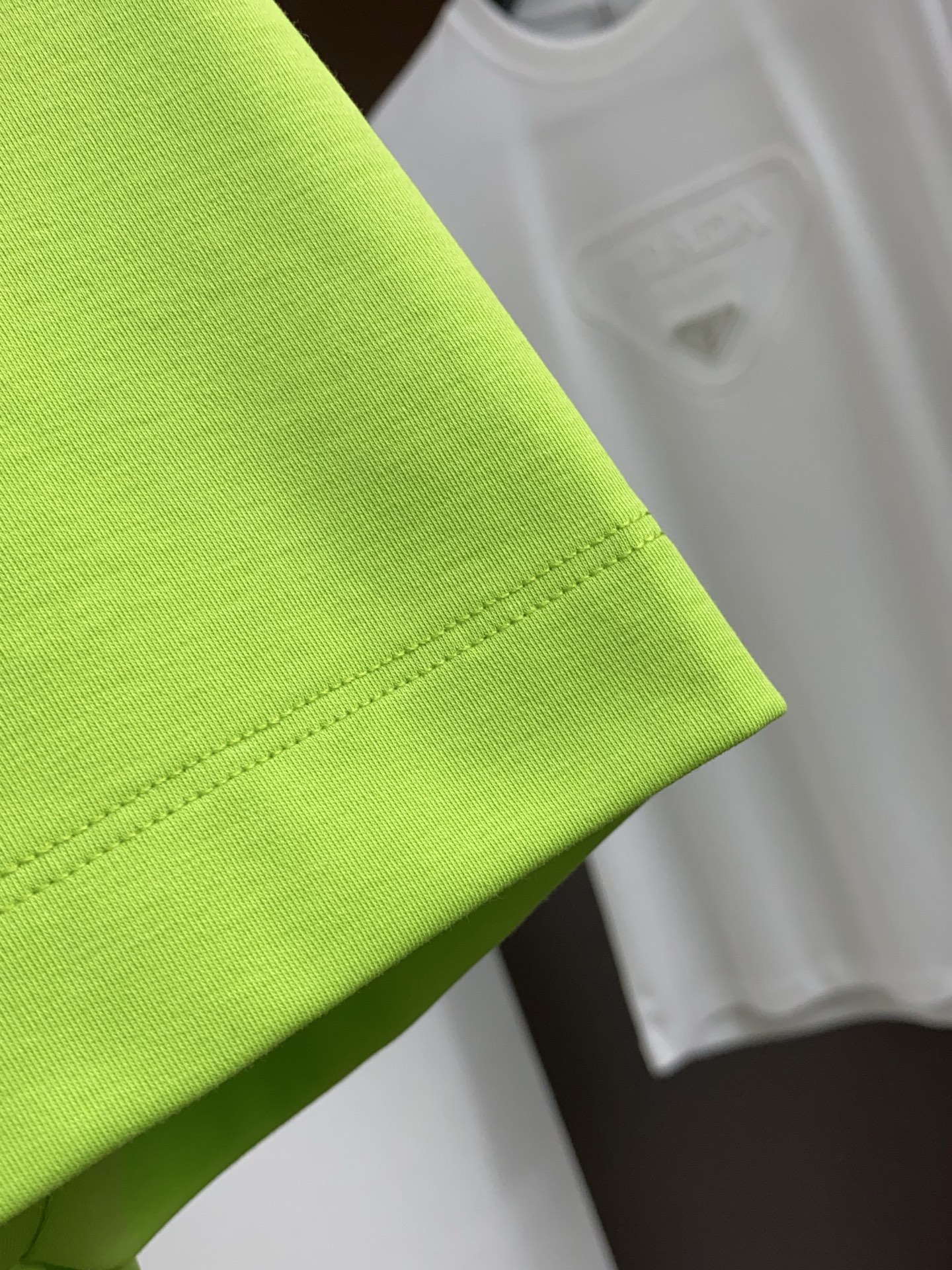 Ami 2026春夏新款首发专柜最新款圆领短袖 高端订制 设计前卫时尚！品牌小logo刺绣工艺设计 经典