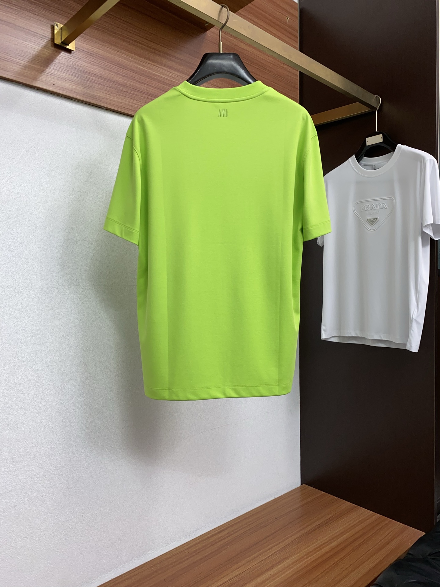 Ami 2026春夏新款首发专柜最新款圆领短袖 高端订制 设计前卫时尚！品牌小logo刺绣工艺设计 经典