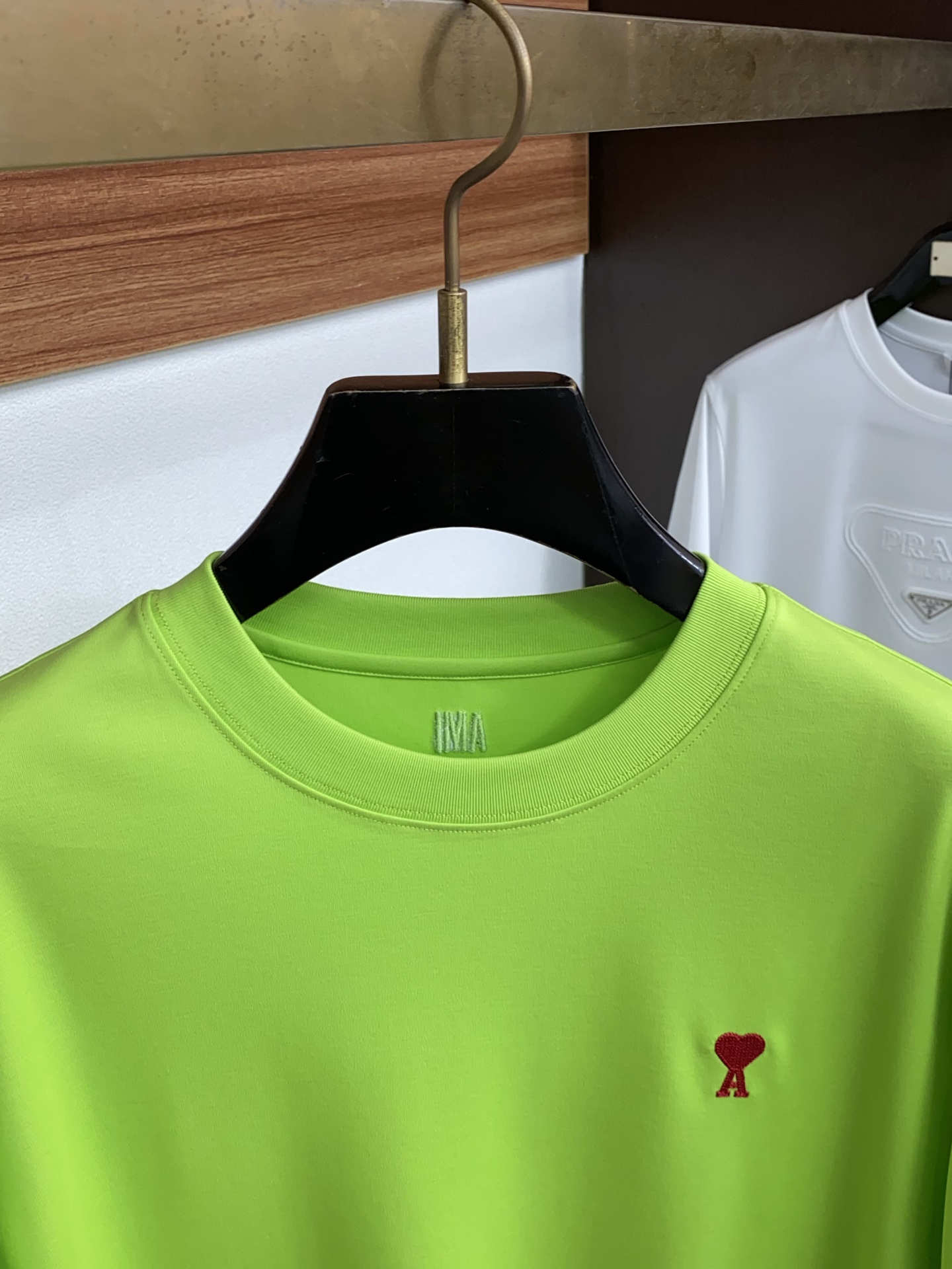 Ami 2026春夏新款首发专柜最新款圆领短袖 高端订制 设计前卫时尚！品牌小logo刺绣工艺设计 经典