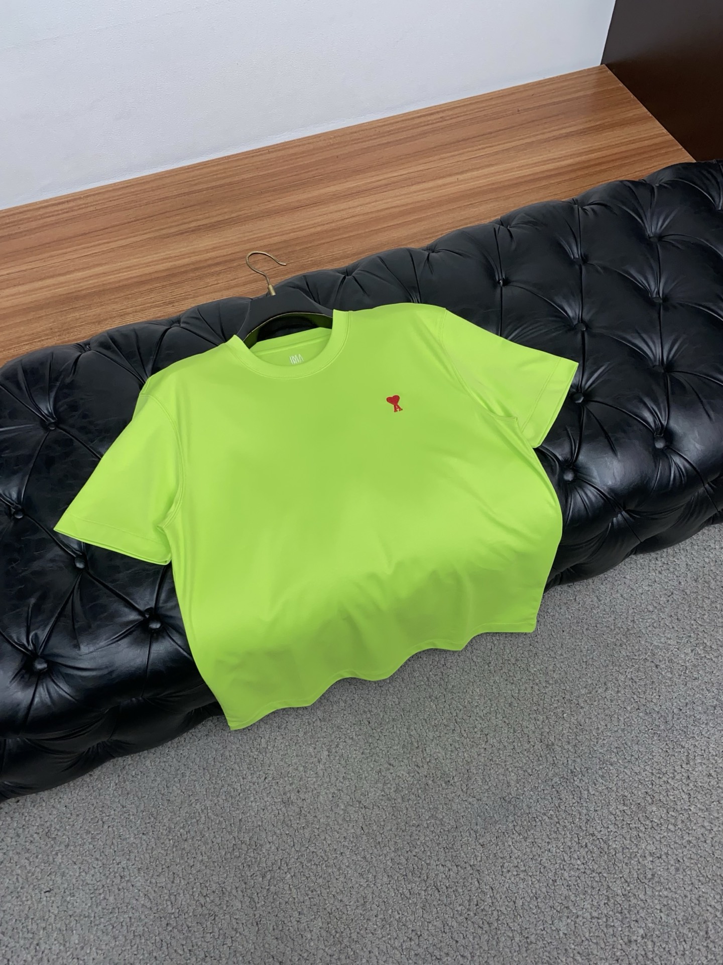 Ami 2026春夏新款首发专柜最新款圆领短袖 高端订制 设计前卫时尚！品牌小logo刺绣工艺设计 经典