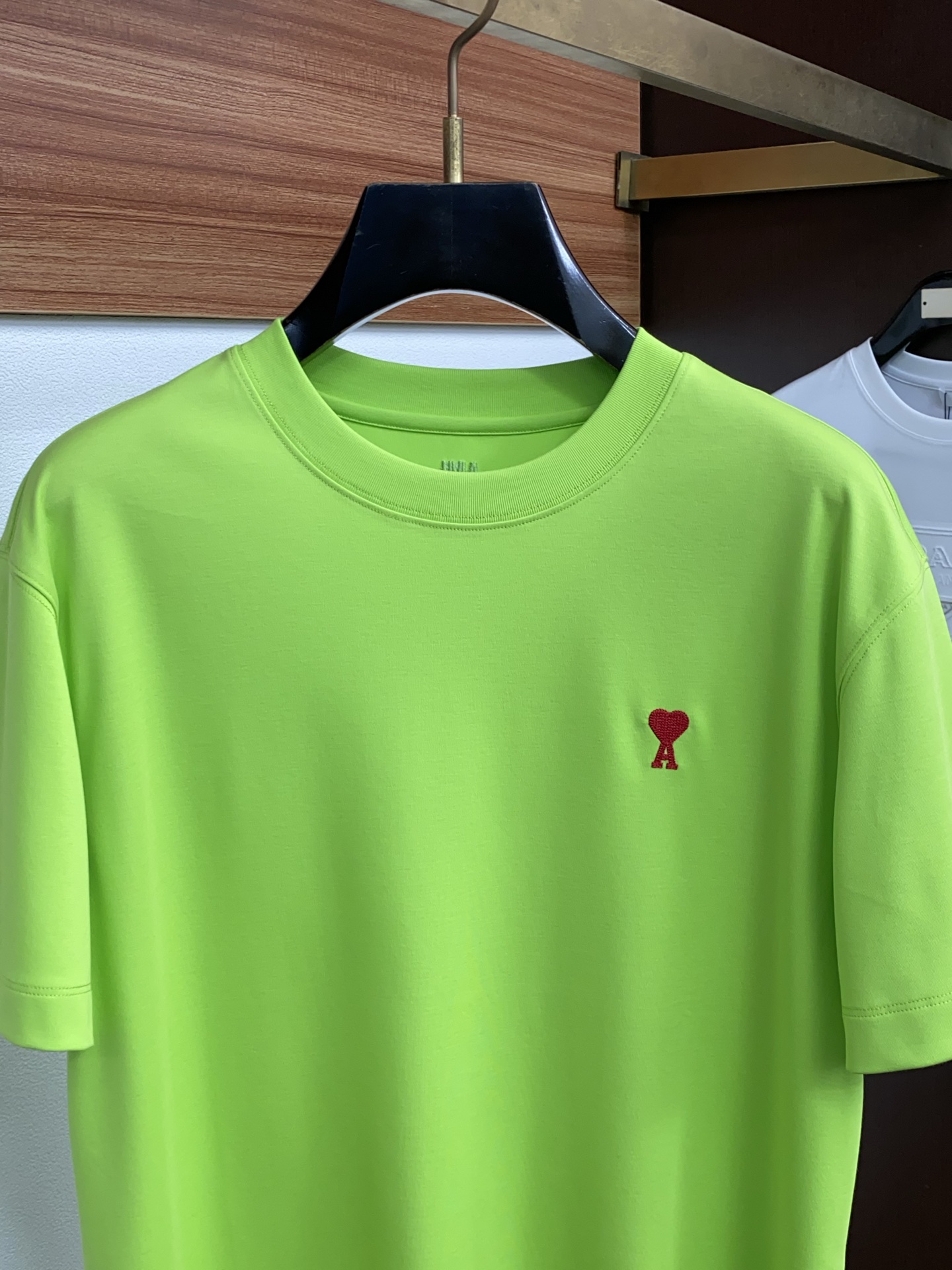 Ami 2026春夏新款首发专柜最新款圆领短袖 高端订制 设计前卫时尚！品牌小logo刺绣工艺设计 经典