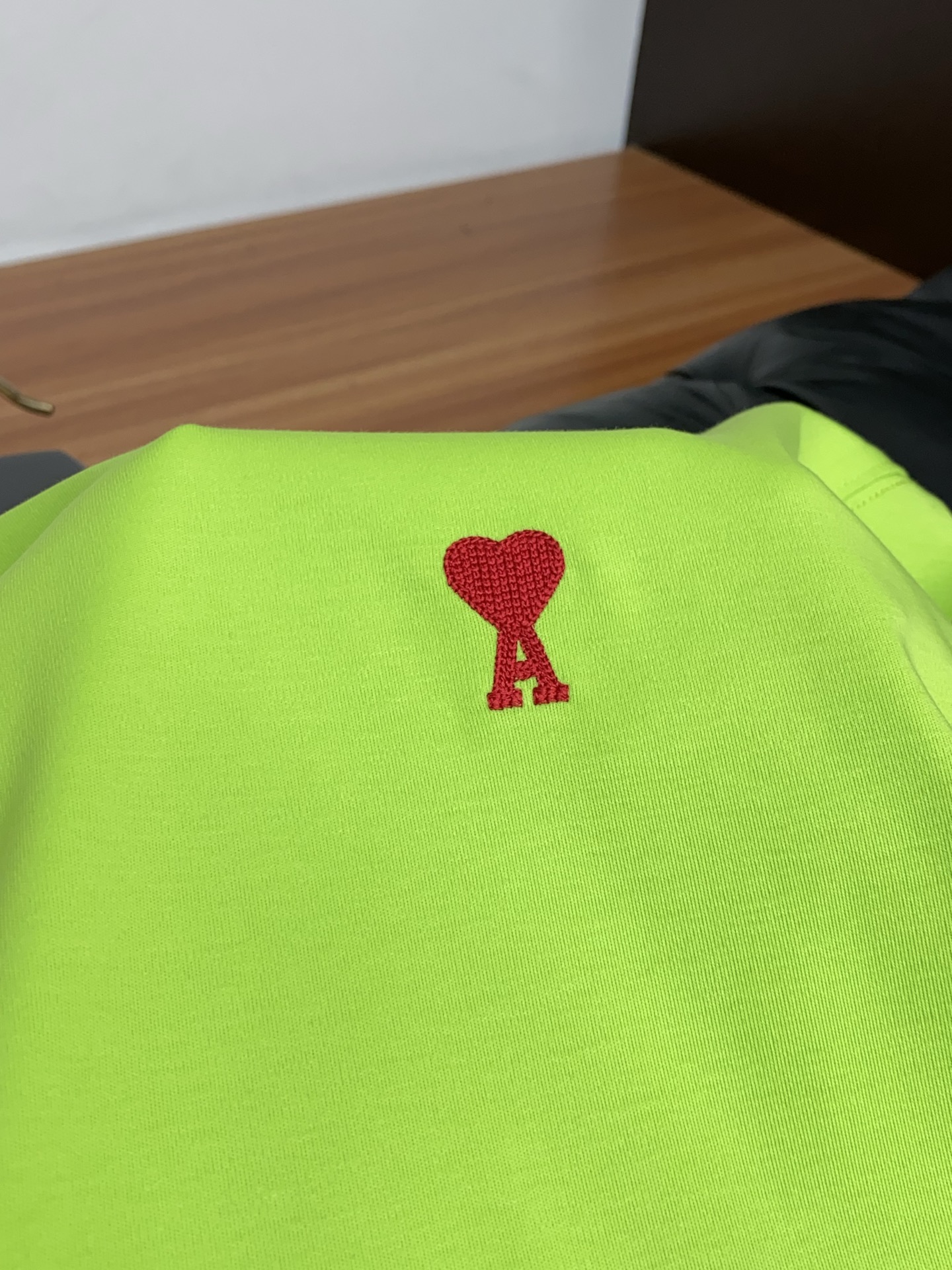 Ami 2026春夏新款首发专柜最新款圆领短袖 高端订制 设计前卫时尚！品牌小logo刺绣工艺设计 经典