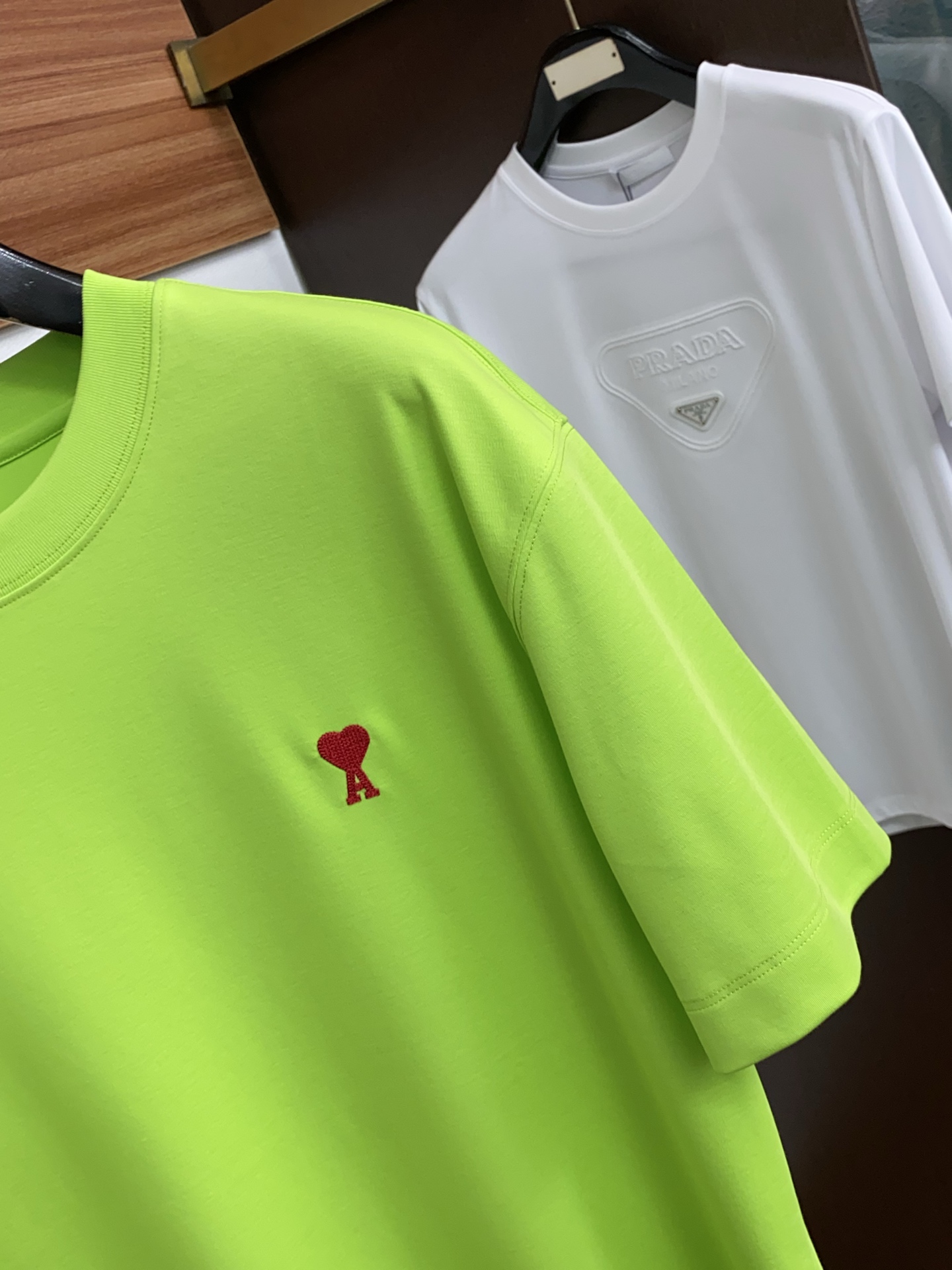 Ami 2026春夏新款首发专柜最新款圆领短袖 高端订制 设计前卫时尚！品牌小logo刺绣工艺设计 经典