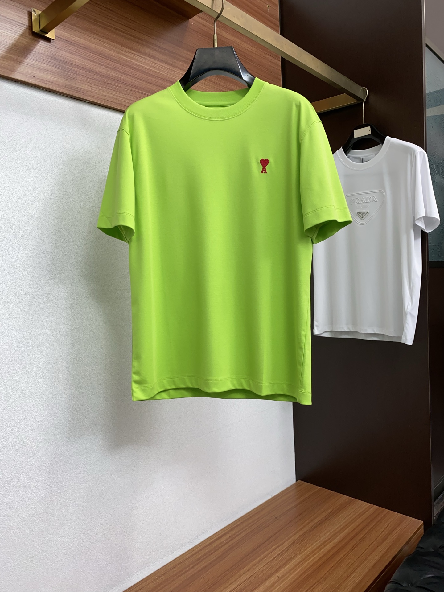 Ami 2026春夏新款首发专柜最新款圆领短袖 高端订制 设计前卫时尚！品牌小logo刺绣工艺设计 经典