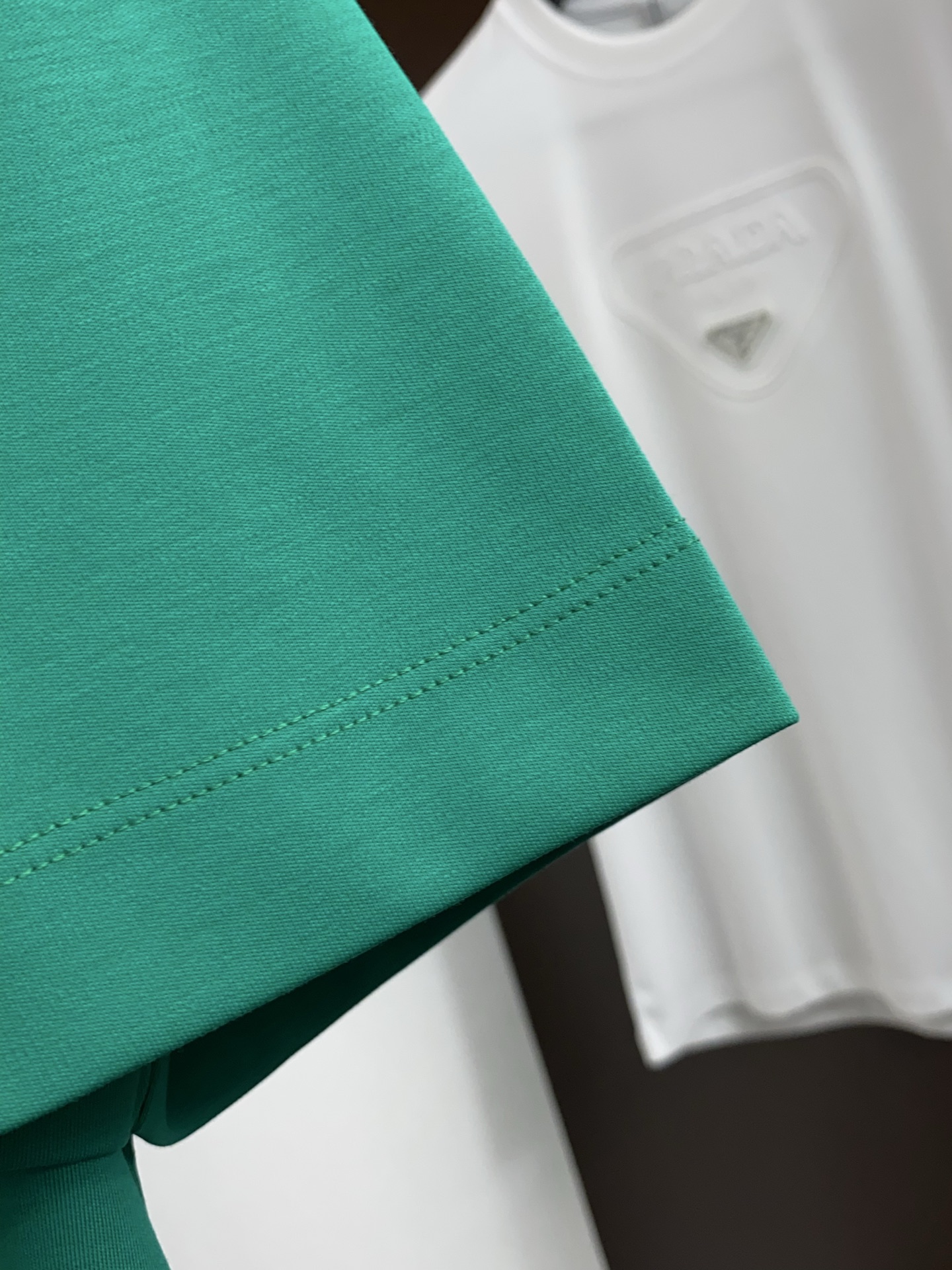 Ami 2026春夏新款首发专柜最新款圆领短袖 高端订制 设计前卫时尚！品牌小logo刺绣工艺设计 经典