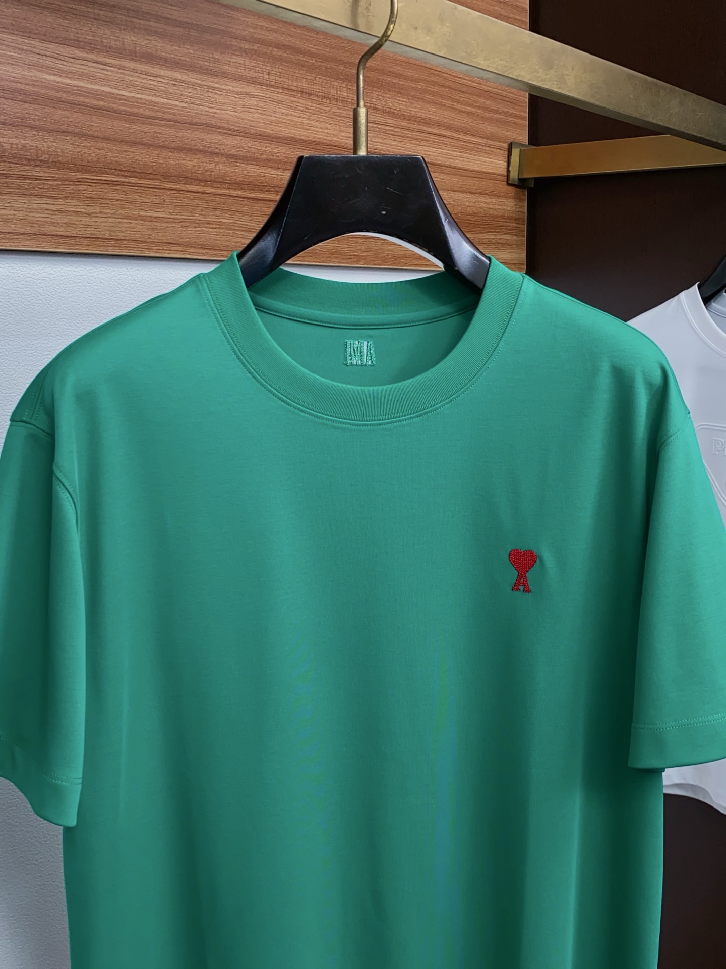 Ami 2026春夏新款首发专柜最新款圆领短袖 高端订制 设计前卫时尚！品牌小logo刺绣工艺设计 经典