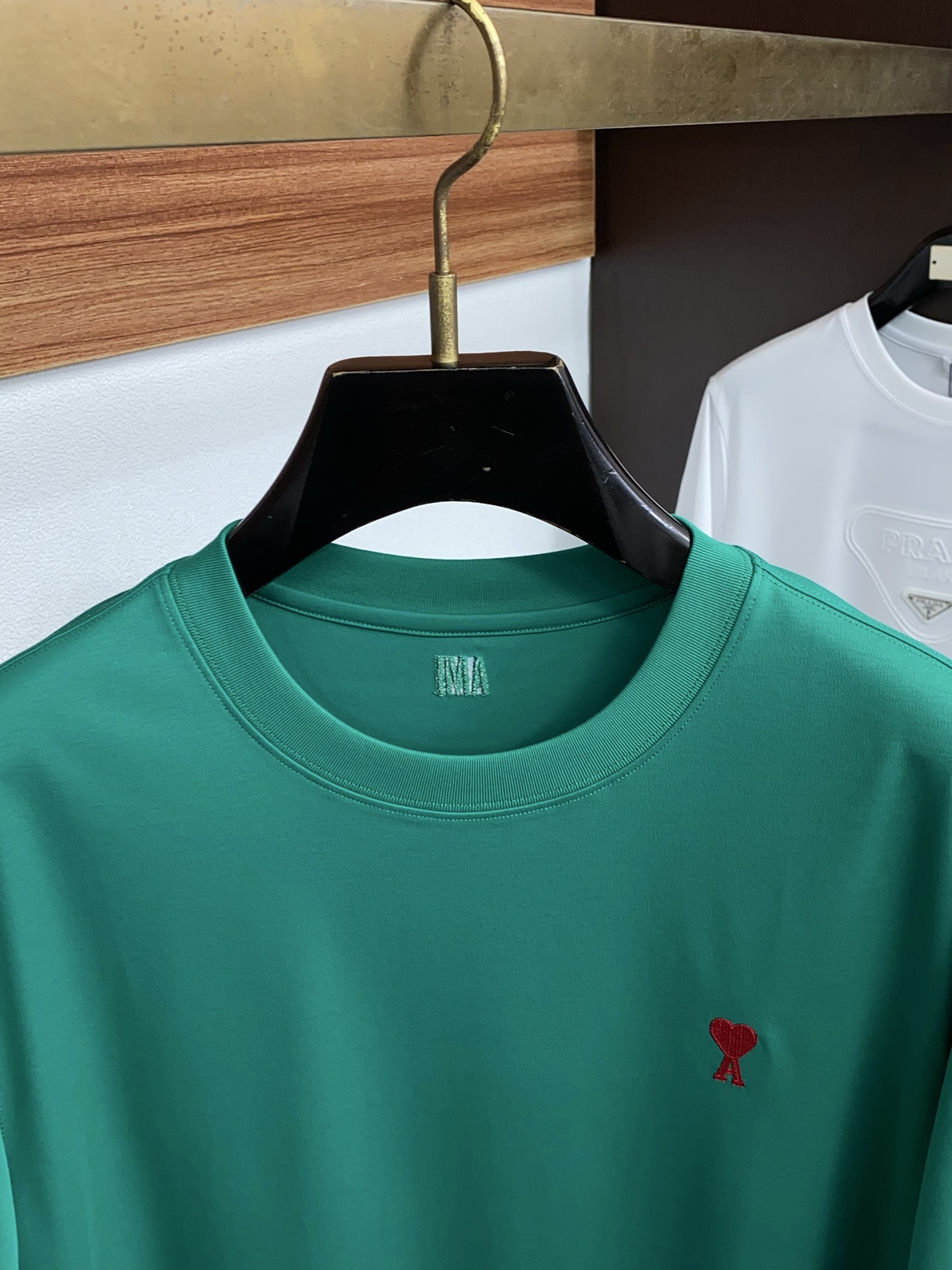 Ami 2026春夏新款首发专柜最新款圆领短袖 高端订制 设计前卫时尚！品牌小logo刺绣工艺设计 经典