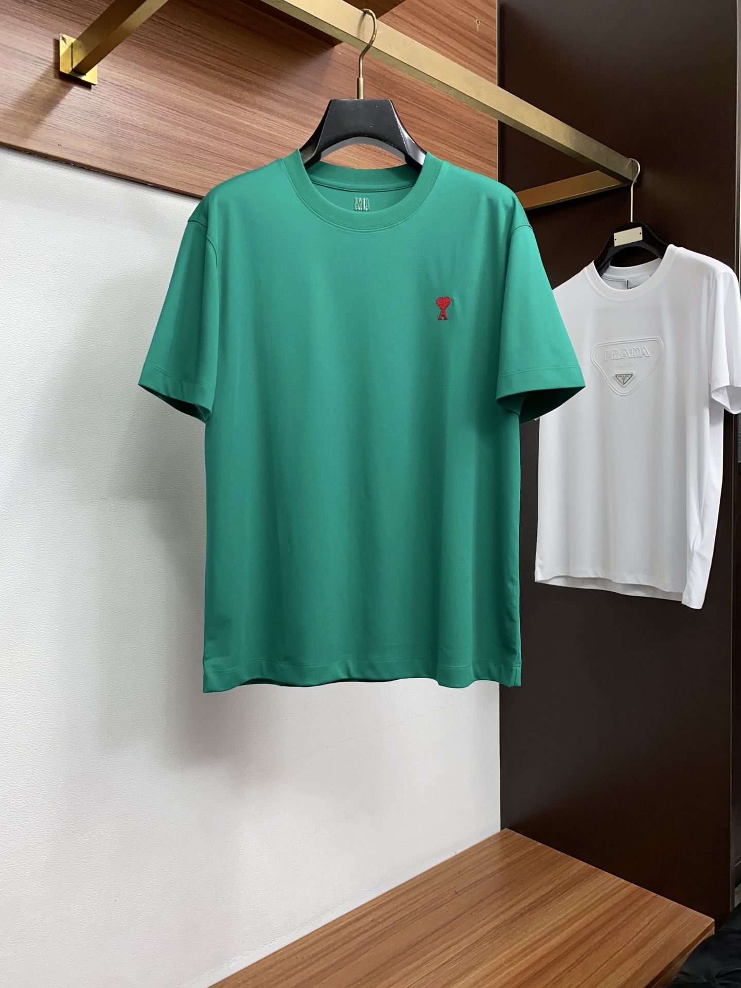 Ami 2026春夏新款首发专柜最新款圆领短袖 高端订制 设计前卫时尚！品牌小logo刺绣工艺设计 经典