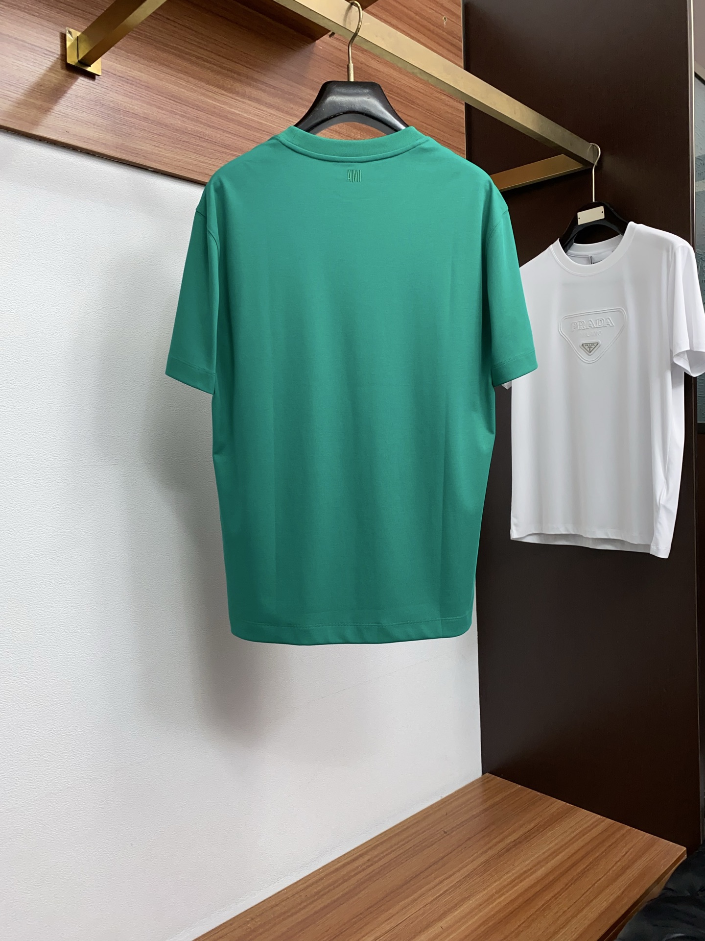 Ami 2026春夏新款首发专柜最新款圆领短袖 高端订制 设计前卫时尚！品牌小logo刺绣工艺设计 经典