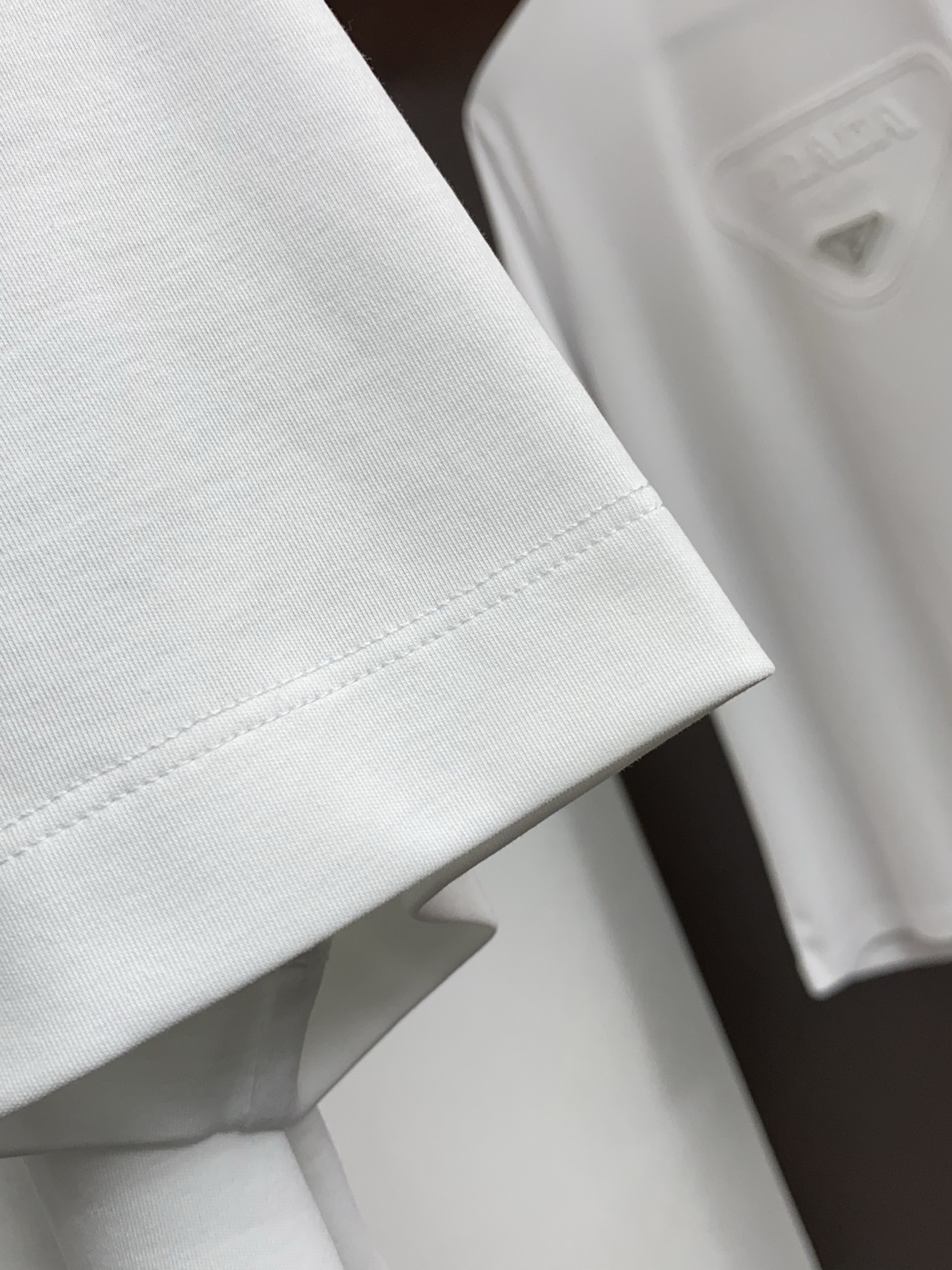 AMI 2026春夏新款首发专柜最新款圆领短袖 高端订制 设计前卫时尚！品牌logo重工艺设计 高端定8