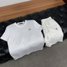 /套 Loro Piana 诺悠翩雅 春夏新款首发专柜最新款圆领短袖套装 高端订制 设计前卫时尚!品牌 /套 Loro Piana 诺悠翩雅 春夏新款首发专柜最新款圆领短袖套装 高端订制 设计前卫时尚!品牌