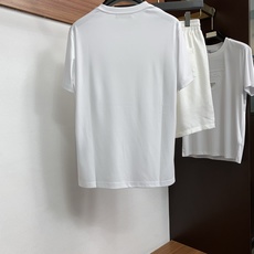/套 Loro Piana 诺悠翩雅 春夏新款首发专柜最新款圆领短袖套装 高端订制 设计前卫时尚!品牌 /套 Loro Piana 诺悠翩雅 春夏新款首发专柜最新款圆领短袖套装 高端订制 设计前卫时尚!品牌