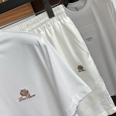 /套 Loro Piana 诺悠翩雅 春夏新款首发专柜最新款圆领短袖套装 高端订制 设计前卫时尚!品牌 /套 Loro Piana 诺悠翩雅 春夏新款首发专柜最新款圆领短袖套装 高端订制 设计前卫时尚!品牌