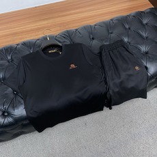 /套 Loro Piana 诺悠翩雅 春夏新款首发专柜最新款圆领短袖套装 高端订制 设计前卫时尚!品牌 /套 Loro Piana 诺悠翩雅 春夏新款首发专柜最新款圆领短袖套装 高端订制 设计前卫时尚!品牌