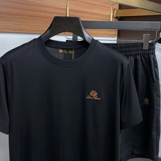 /套 Loro Piana 诺悠翩雅 春夏新款首发专柜最新款圆领短袖套装 高端订制 设计前卫时尚!品牌 /套 Loro Piana 诺悠翩雅 春夏新款首发专柜最新款圆领短袖套装 高端订制 设计前卫时尚!品牌
