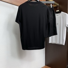 /套 Loro Piana 诺悠翩雅 春夏新款首发专柜最新款圆领短袖套装 高端订制 设计前卫时尚!品牌 /套 Loro Piana 诺悠翩雅 春夏新款首发专柜最新款圆领短袖套装 高端订制 设计前卫时尚!品牌