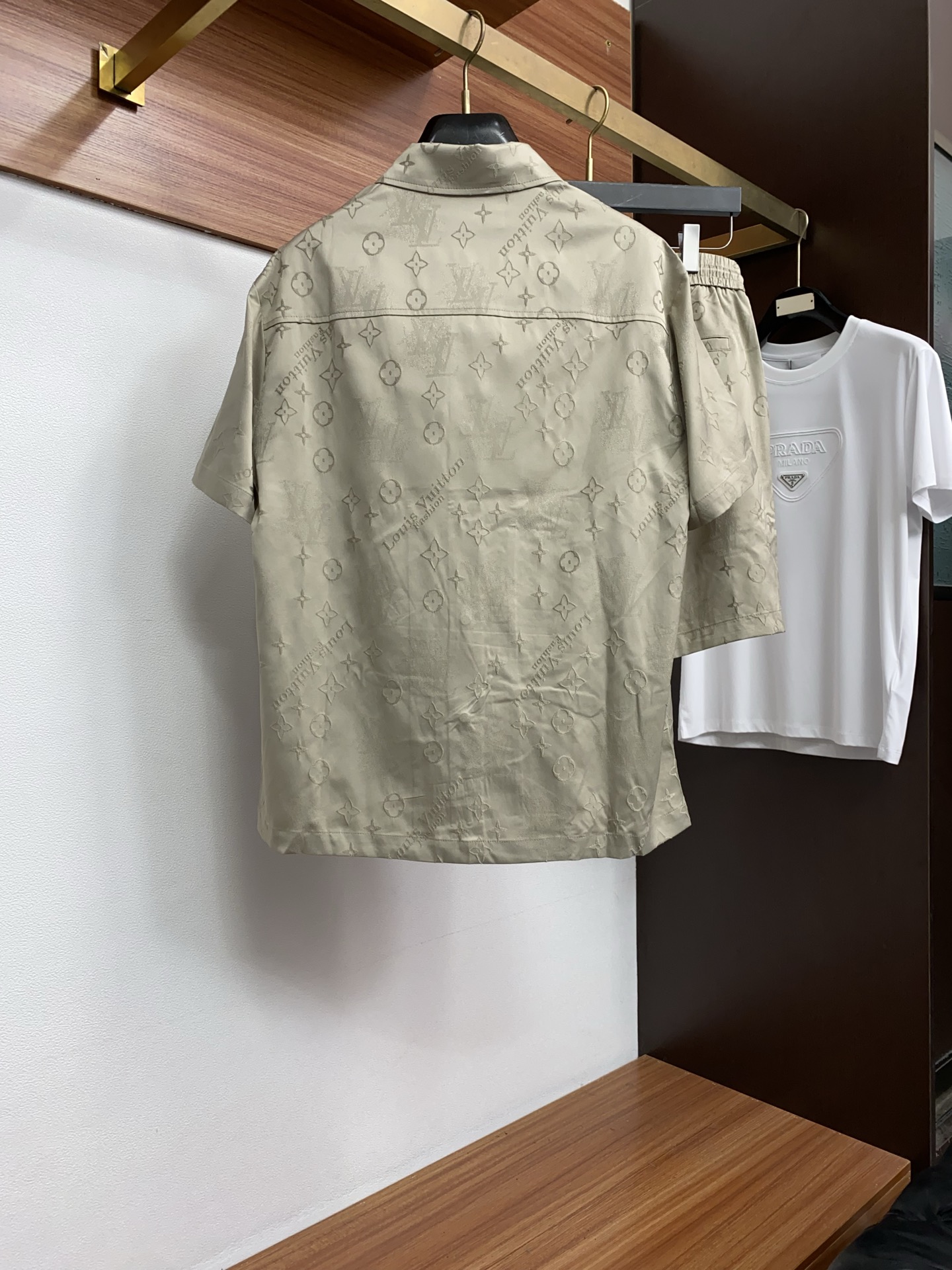 1v路易威登 M-3xL 26年春夏新款休闲短裤 套装 干净利落剪裁，都市风十足 采用精纺棉麻面料手感软