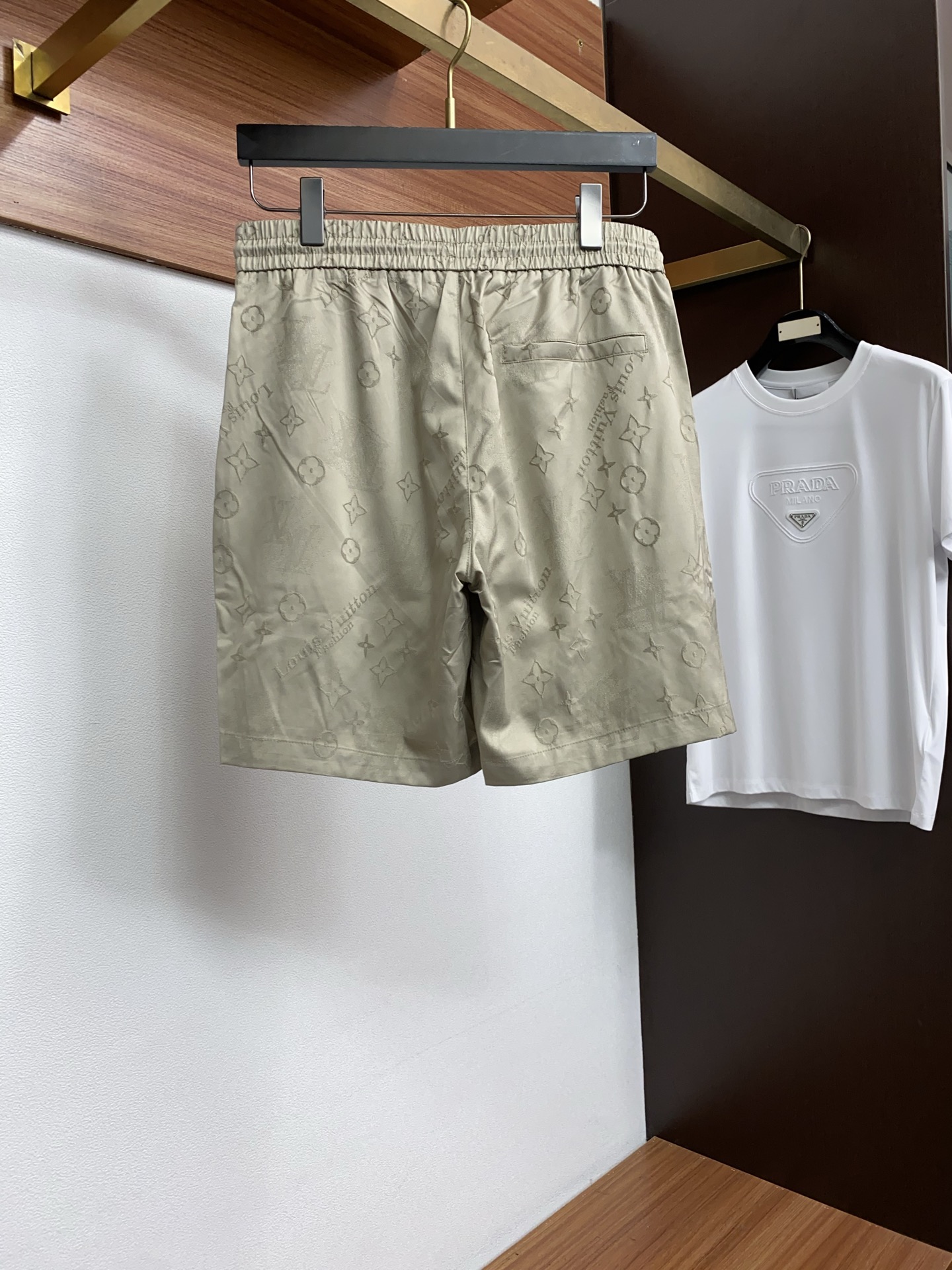 1v路易威登 M-3xL 26年春夏新款休闲短裤 套装 干净利落剪裁，都市风十足 采用精纺棉麻面料手感软