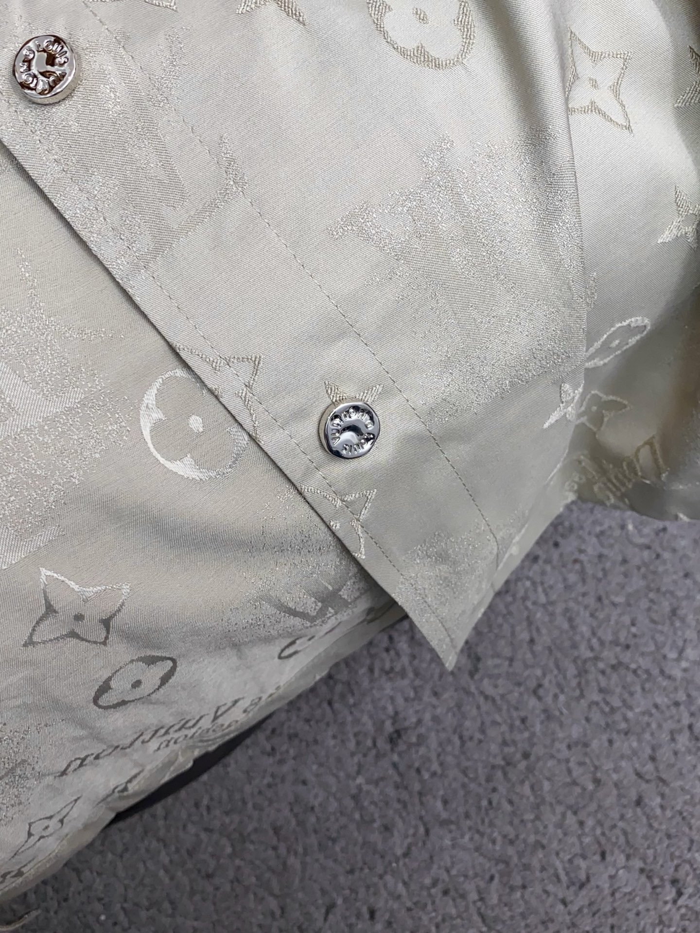 1v路易威登 M-3xL 26年春夏新款休闲短裤 套装 干净利落剪裁，都市风十足 采用精纺棉麻面料手感软