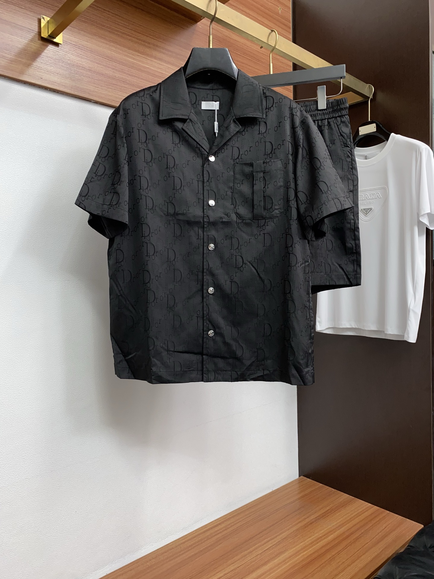 迪奥 M-3xL 26年春夏新款休闲短裤 套装 干净利落剪裁，都市风十足 采用精纺棉麻面料手感软糯干爽，