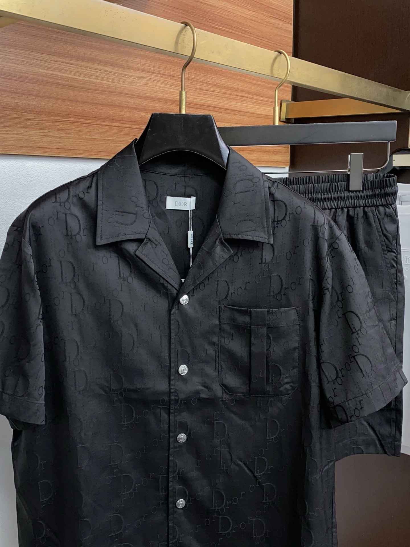 迪奥 M-3xL 26年春夏新款休闲短裤 套装 干净利落剪裁，都市风十足 采用精纺棉麻面料手感软糯干爽，