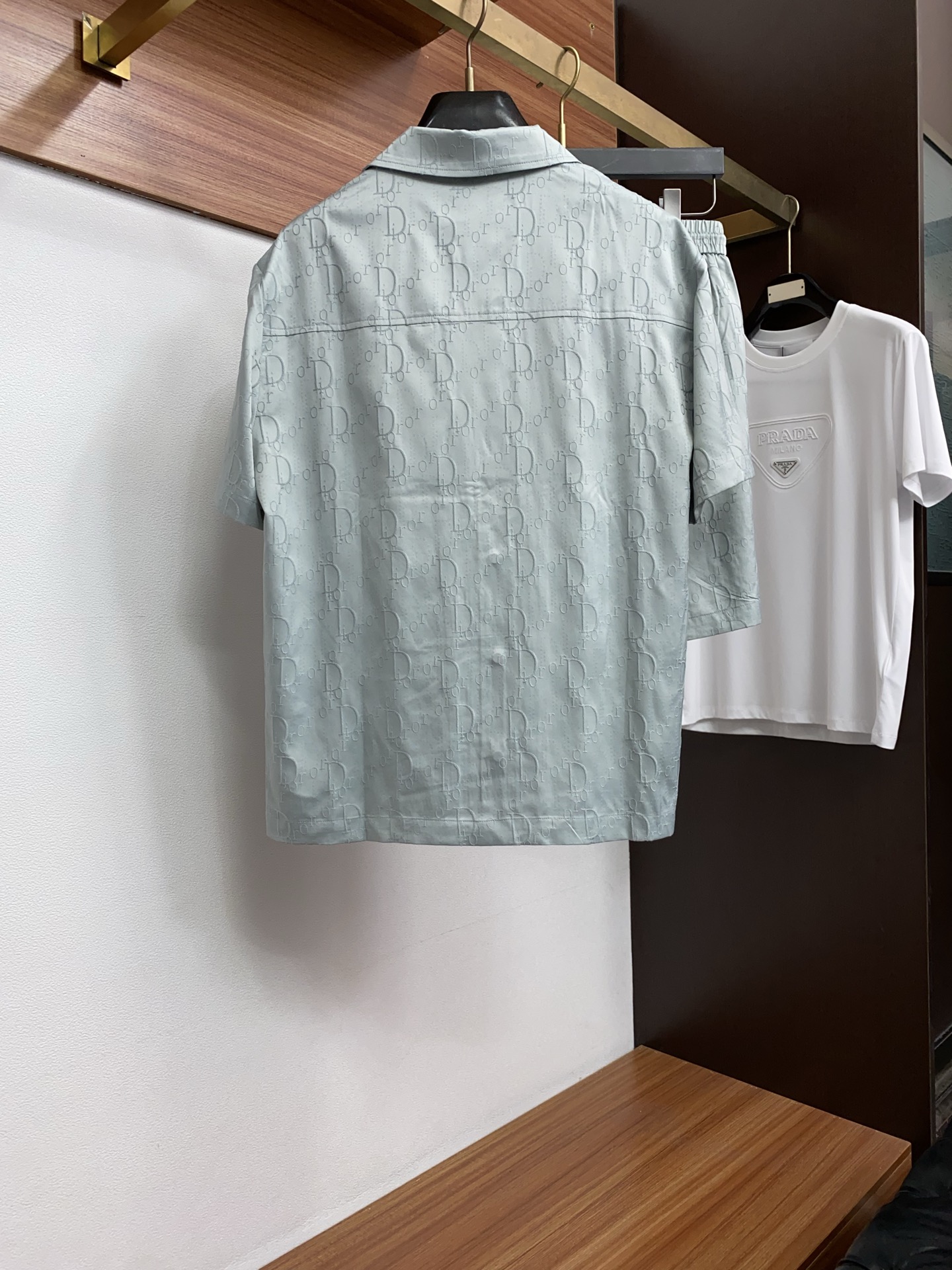 迪奥 M-3xL 26年春夏新款休闲短裤 套装 干净利落剪裁，都市风十足 采用精纺棉麻面料手感软糯干爽，