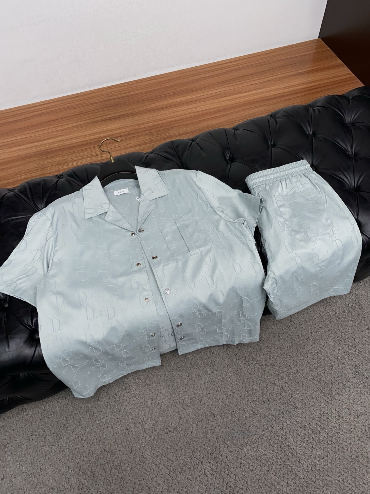 迪奥 M-3xL 26年春夏新款休闲短裤 套装 干净利落剪裁，都市风十足 采用精纺棉麻面料手感软糯干爽，
