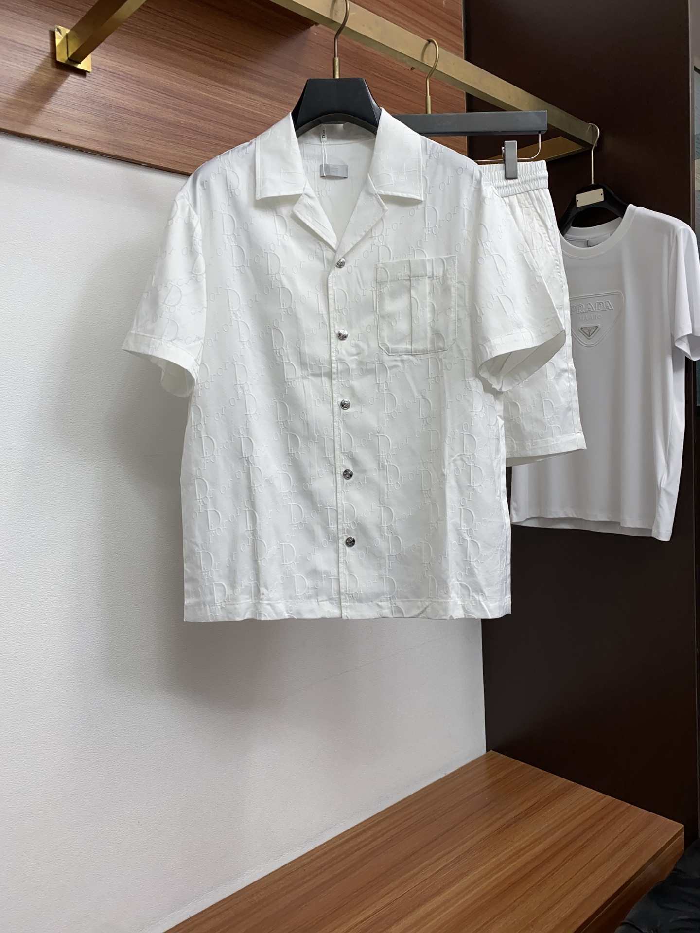 迪奥 M-3xL 26年春夏新款休闲短裤 套装 干净利落剪裁，都市风十足 采用精纺棉麻面料手感软糯干爽，