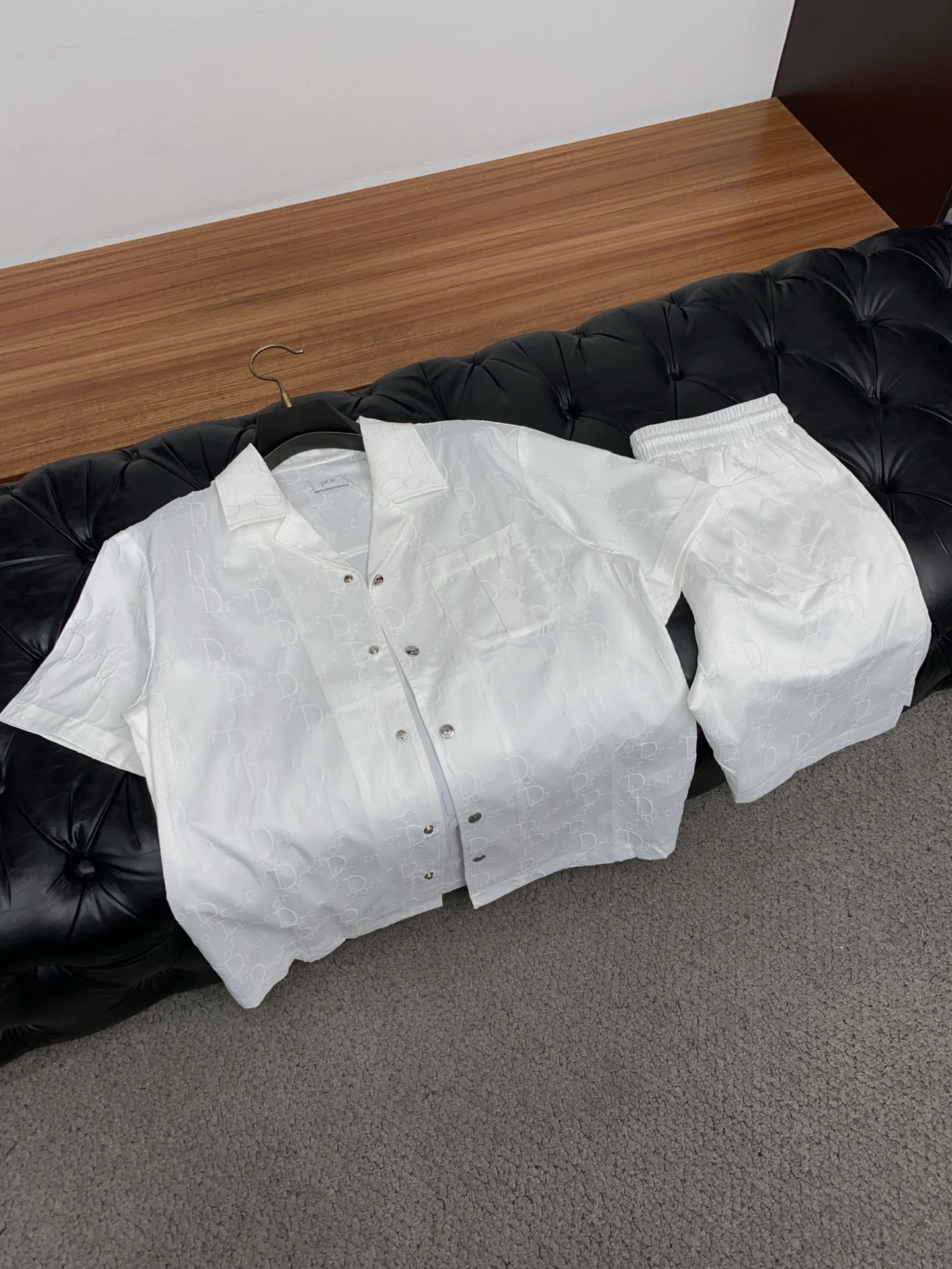 迪奥 M-3xL 26年春夏新款休闲短裤 套装 干净利落剪裁，都市风十足 采用精纺棉麻面料手感软糯干爽，