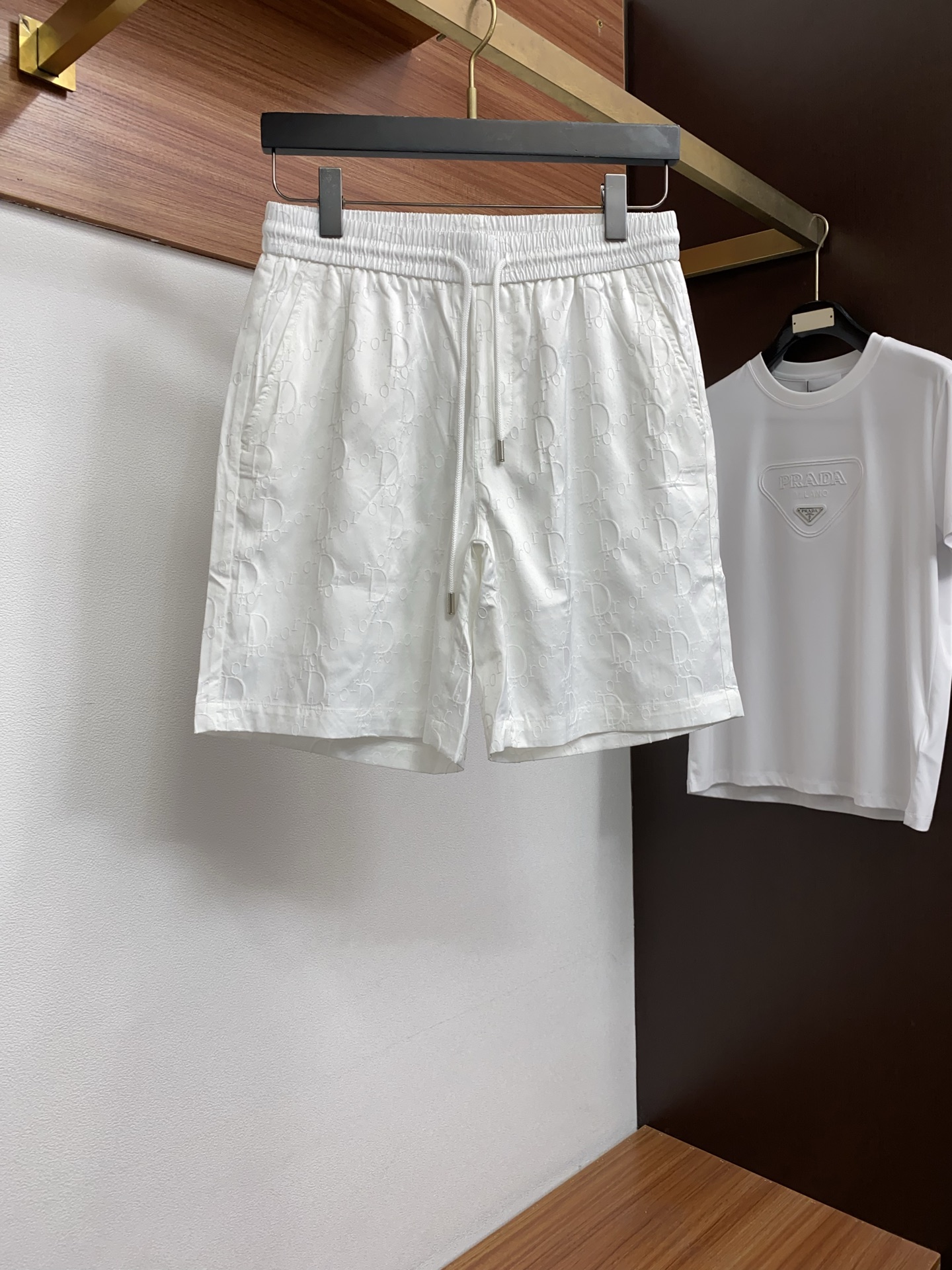 迪奥 M-3xL 26年春夏新款休闲短裤 套装 干净利落剪裁，都市风十足 采用精纺棉麻面料手感软糯干爽，